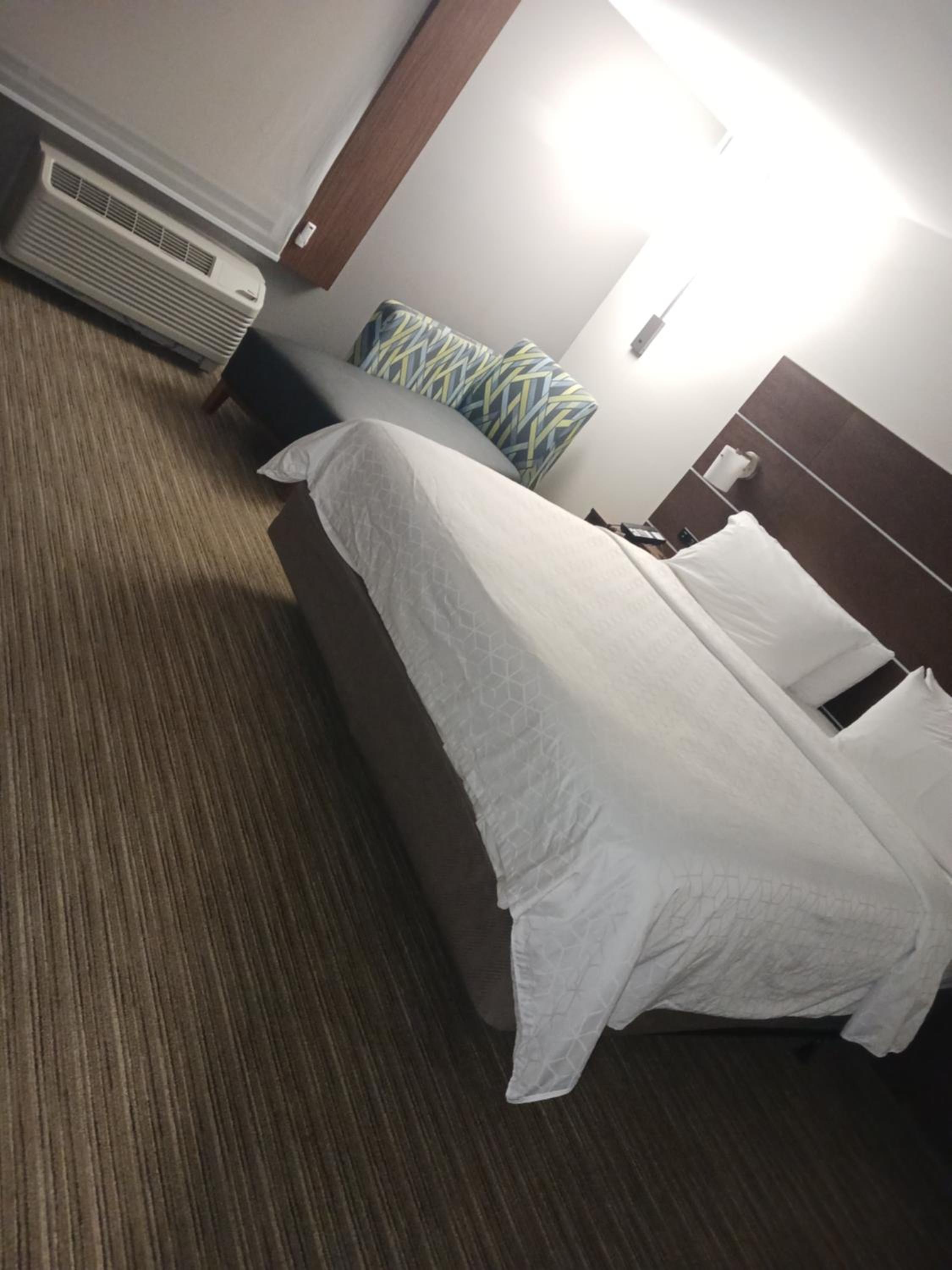 King Room with Roll-In Shower - Disability Access photo 1