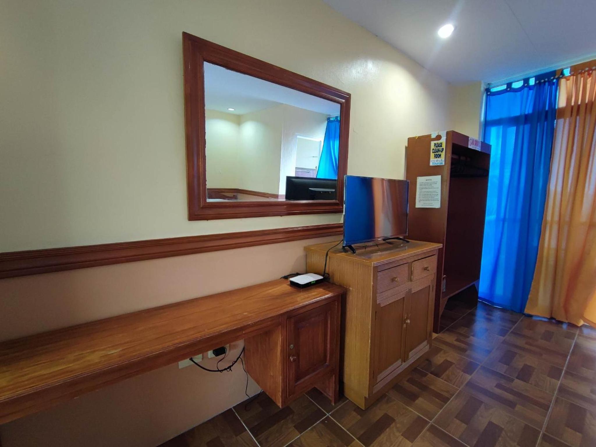 Deluxe Double or Twin Room with Sea View photo 3