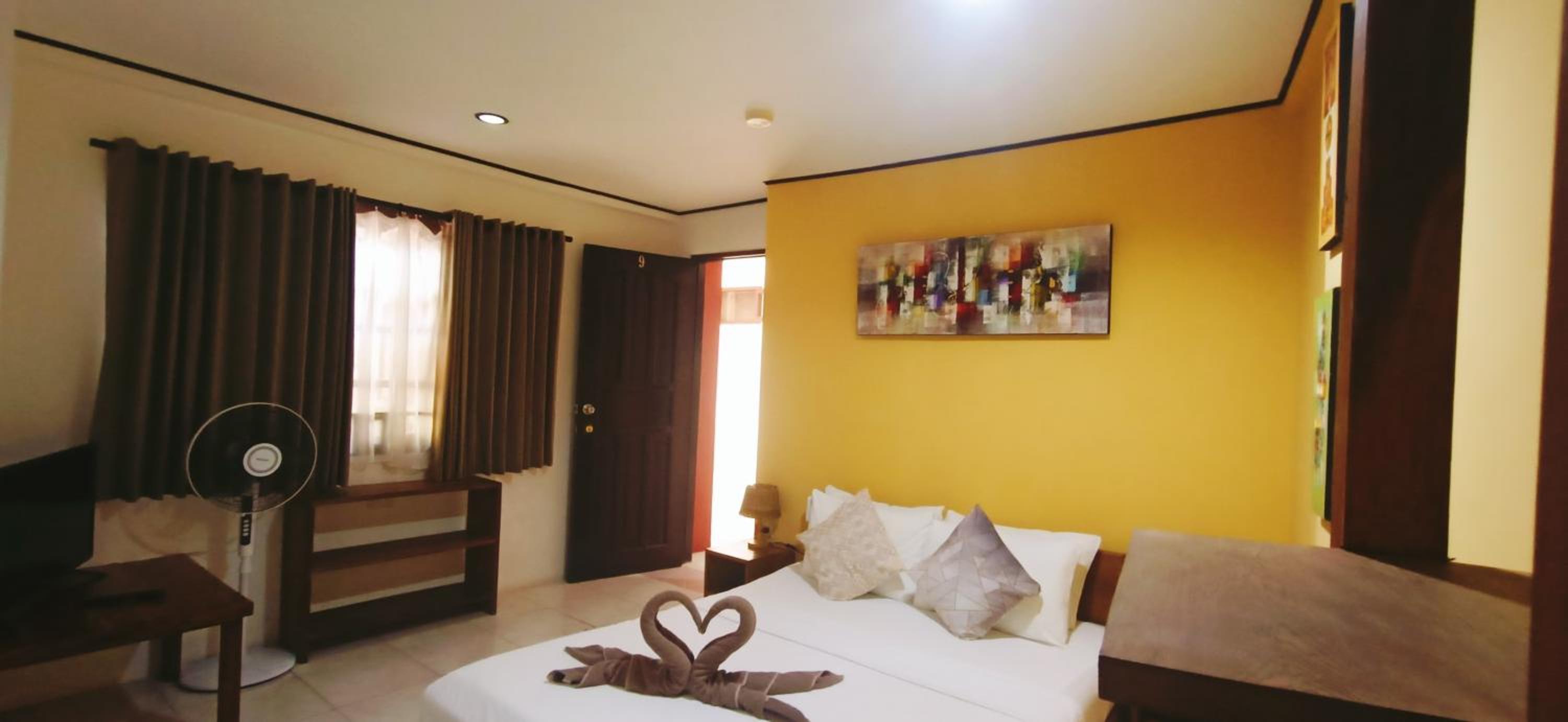 Deluxe Queen Room - Photo 2