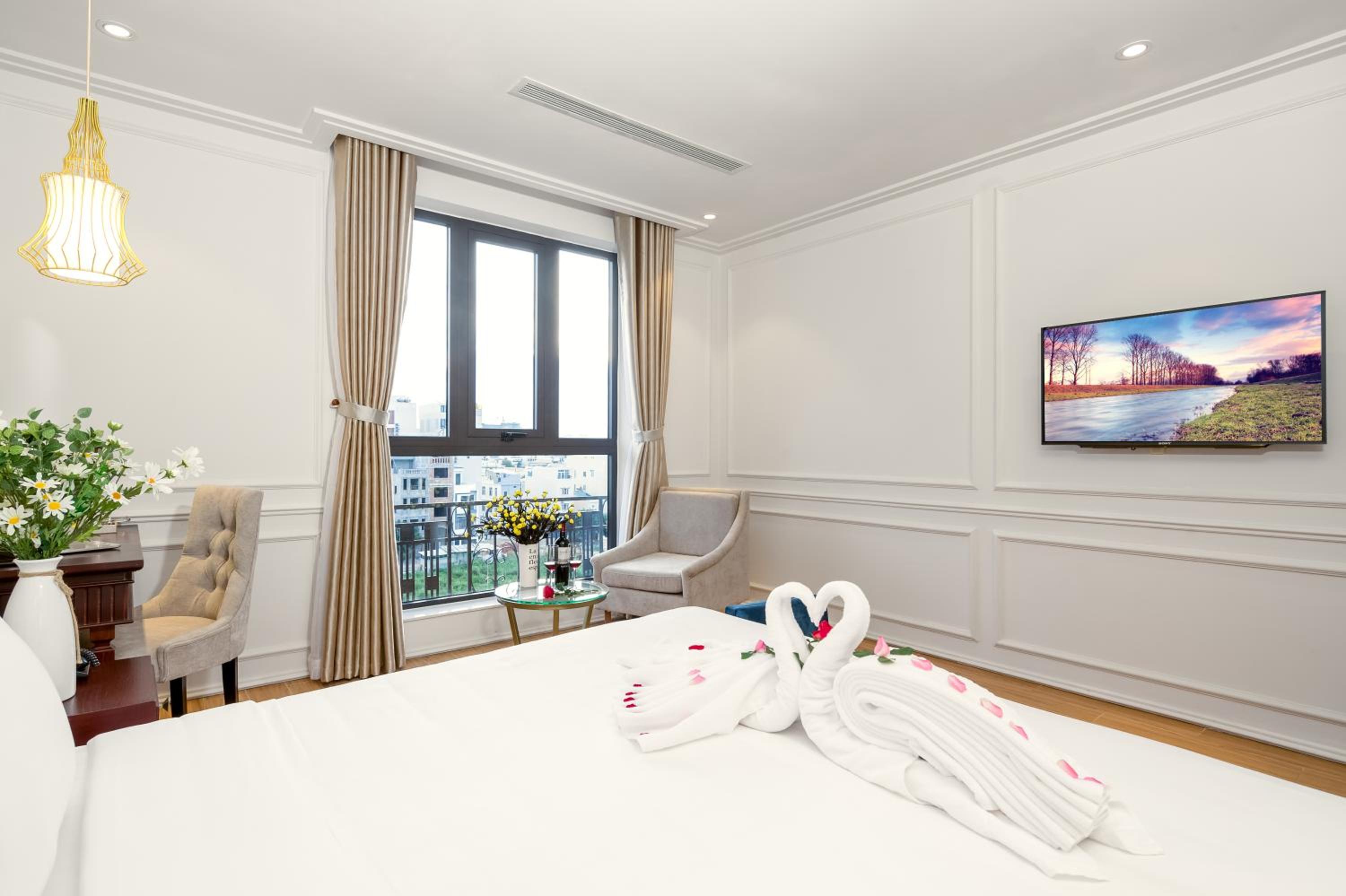 Deluxe King Suite - Photo 5