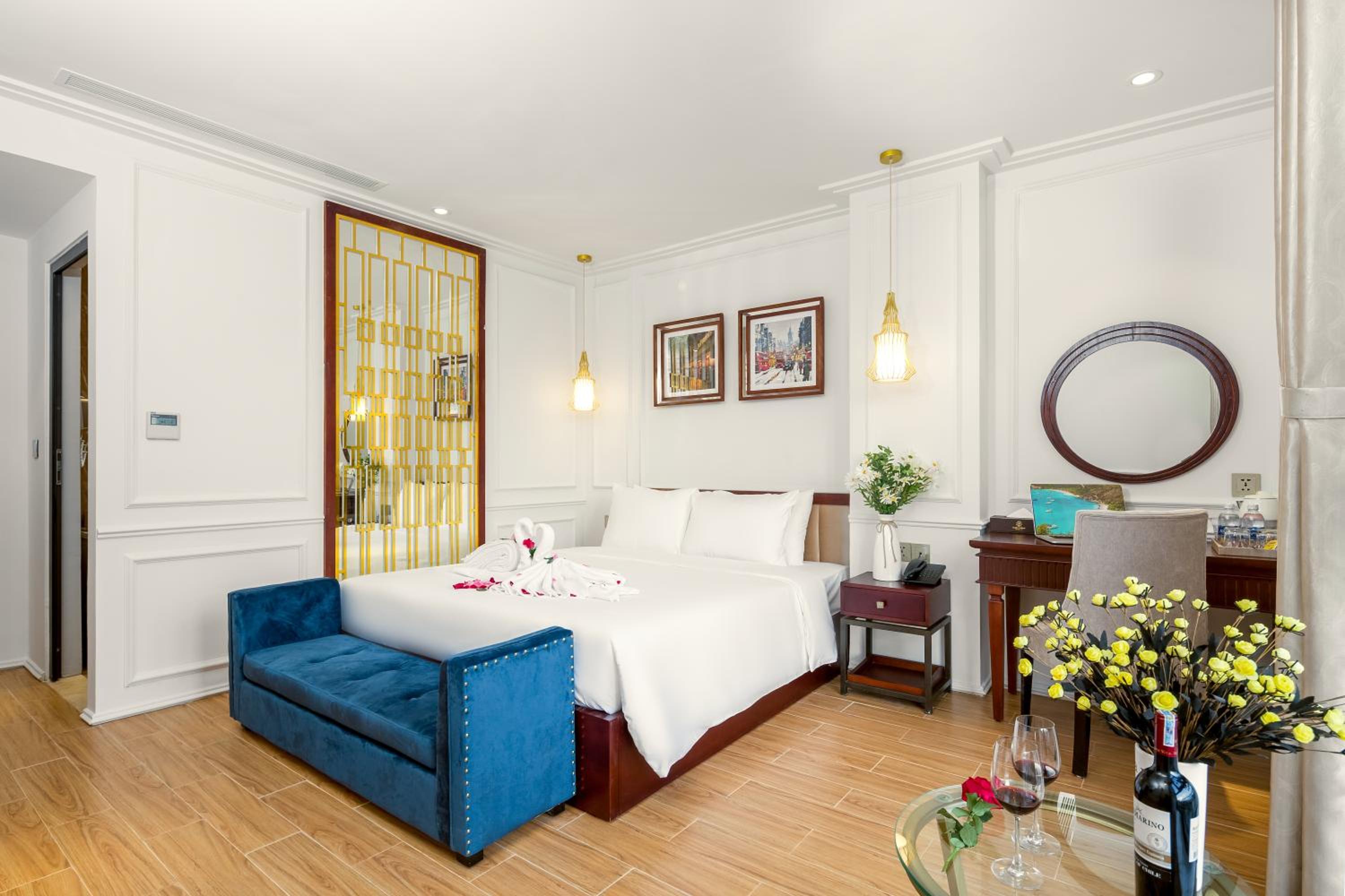 Deluxe King Suite - Photo 1