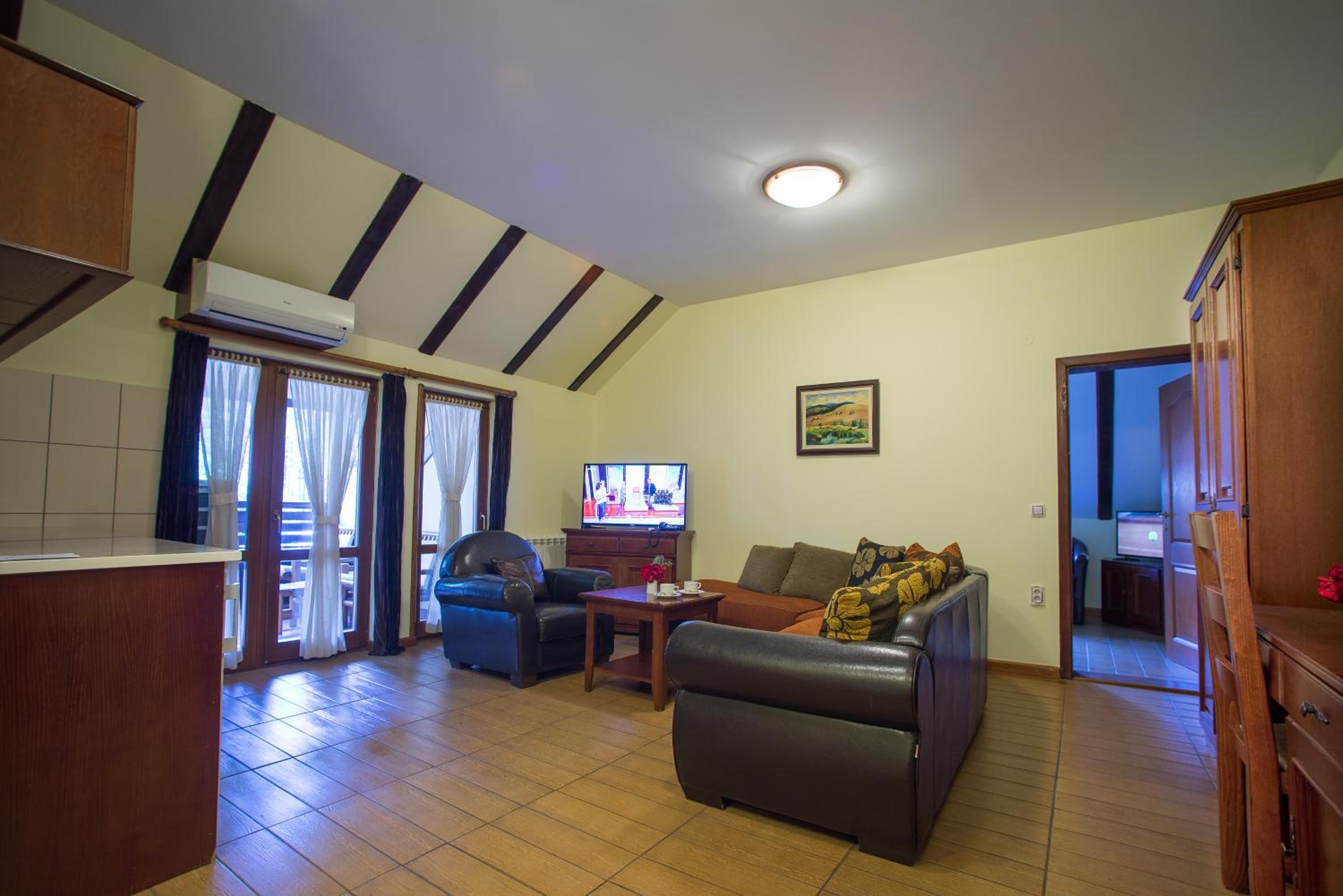 One-Bedroom Apartment with Balcony photo 1