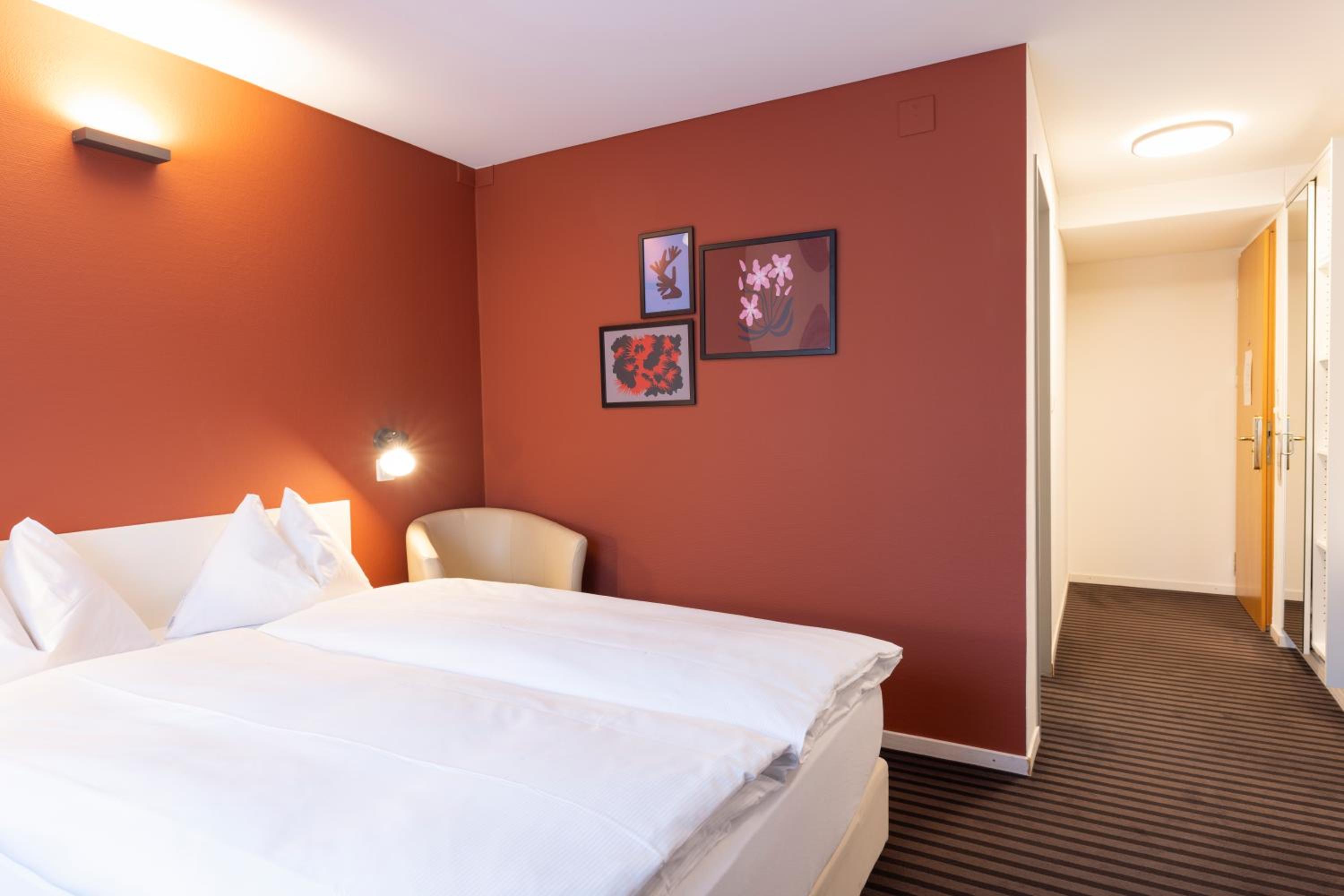 Budget Double Room photo 3