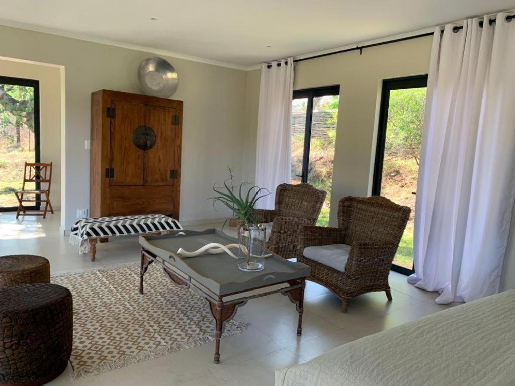Deluxe Double Room with Shower - Photo 8