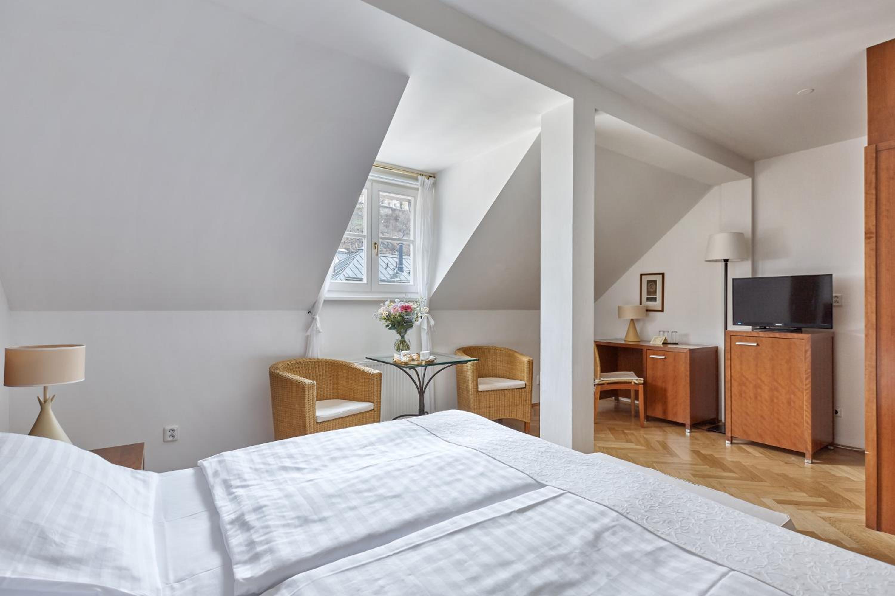 Two-Bedroom Suite - Photo 2