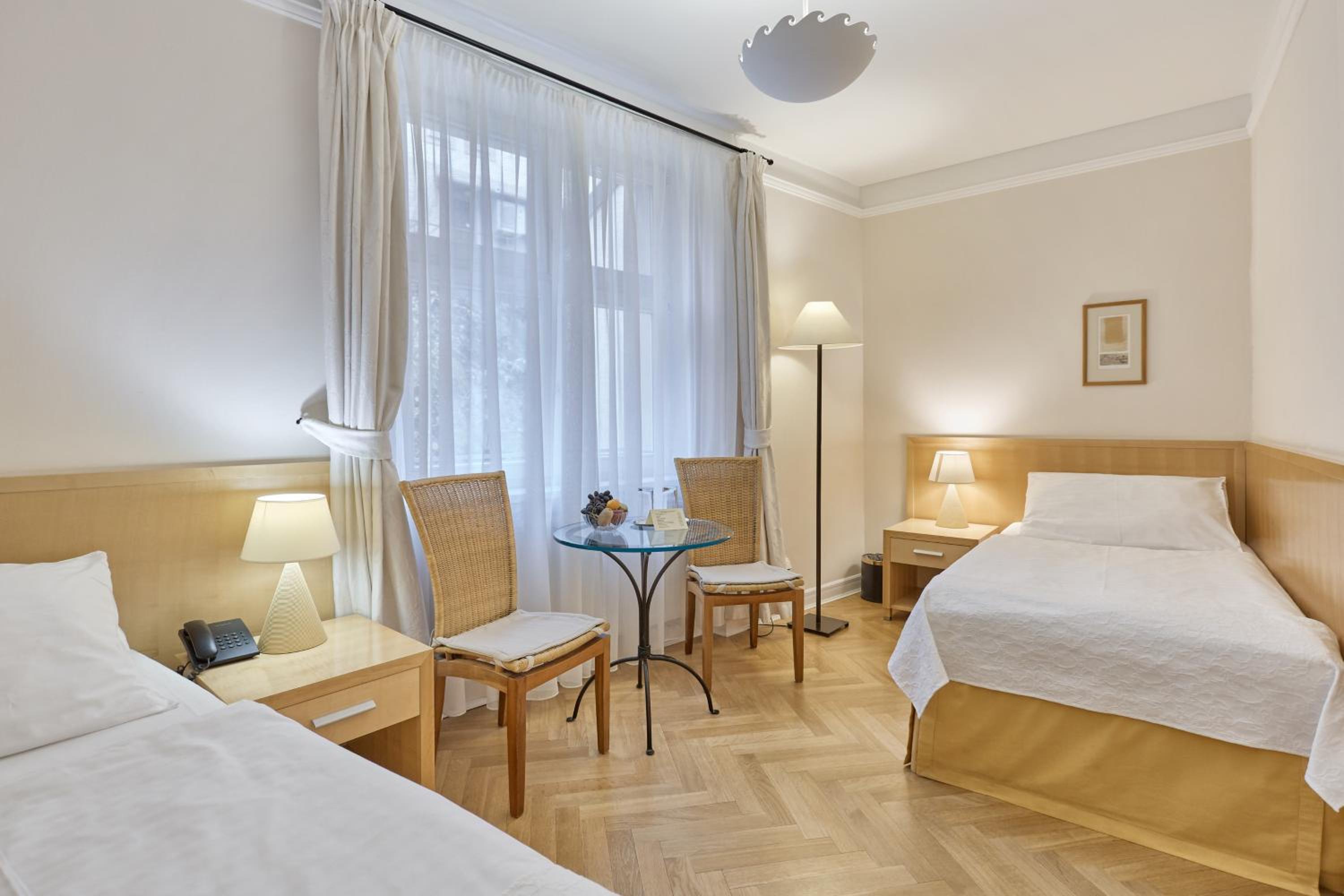Economy Twin Room - Photo 1