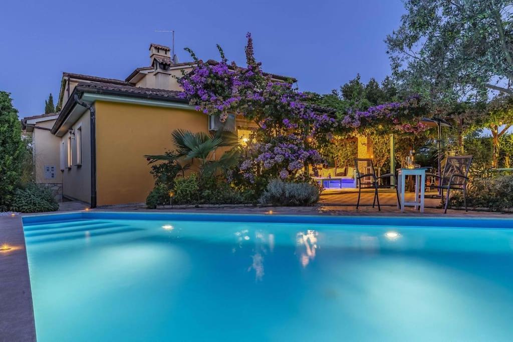 Villa photo 2