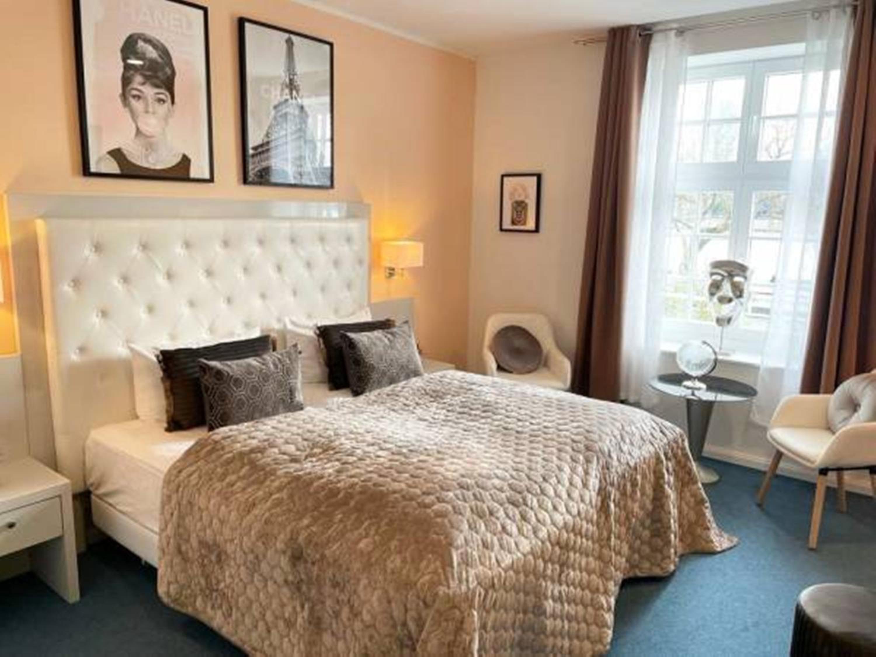 Large Double Room with River View - Photo 29
