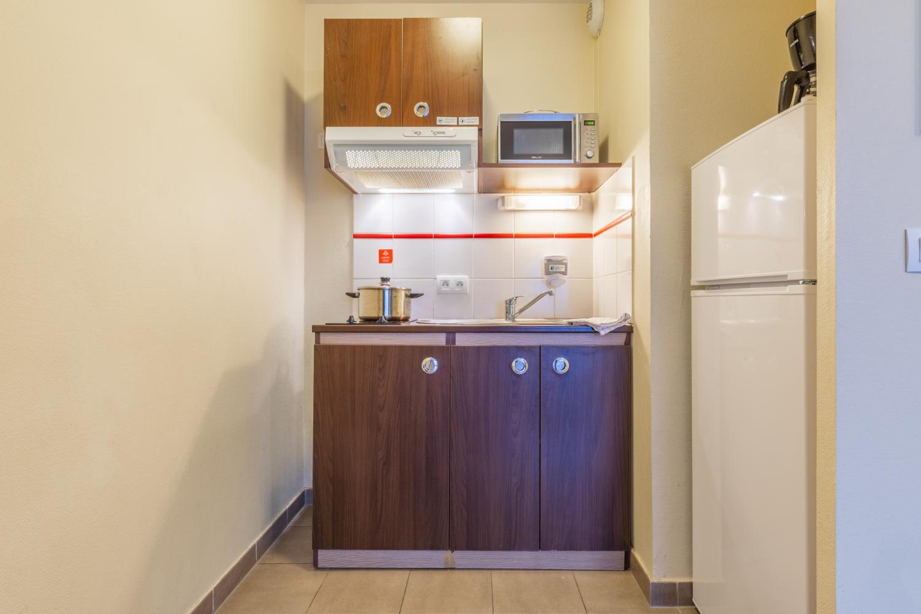 One-Bedroom Apartment - Photo 4
