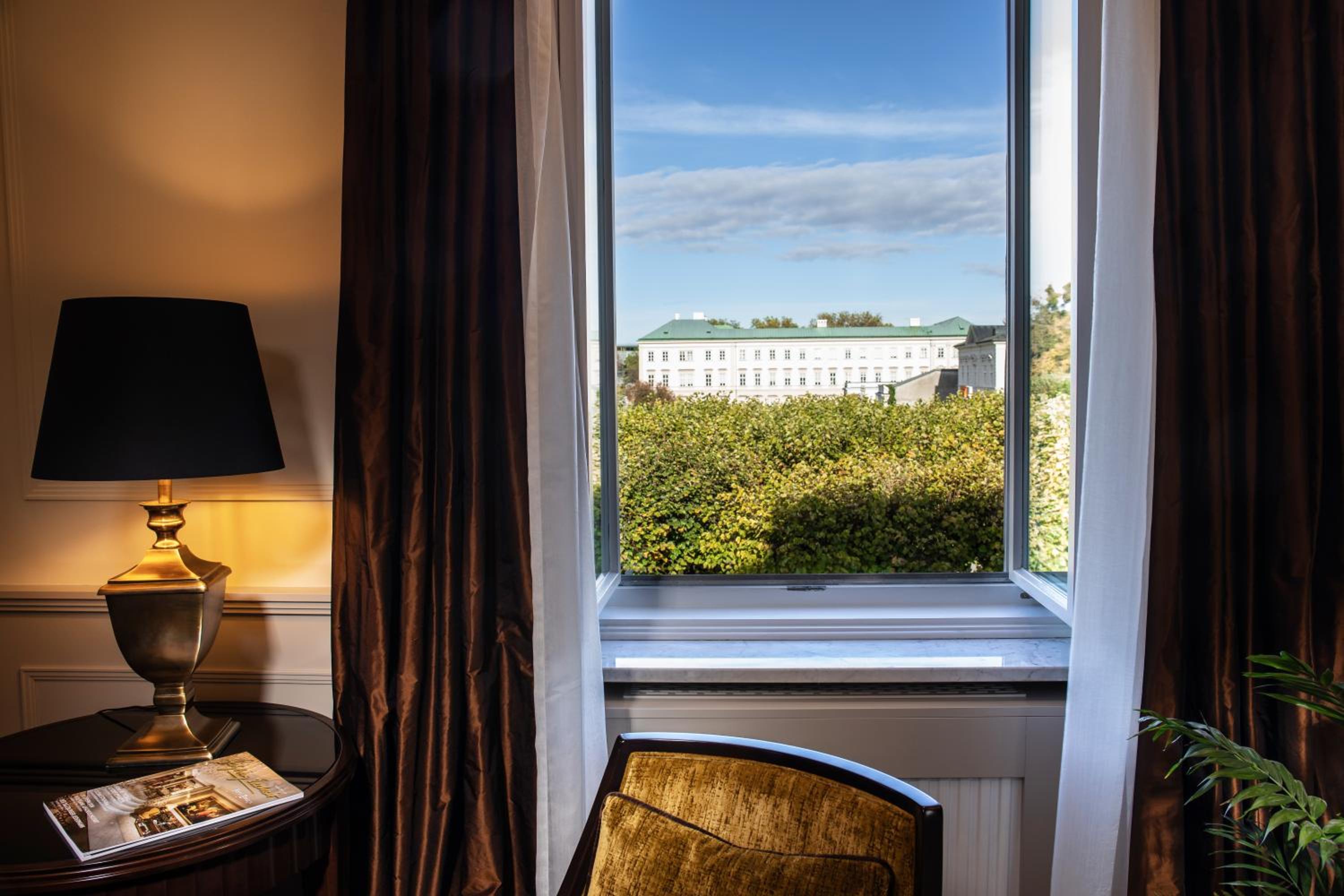Luxury Suite - Photo 2