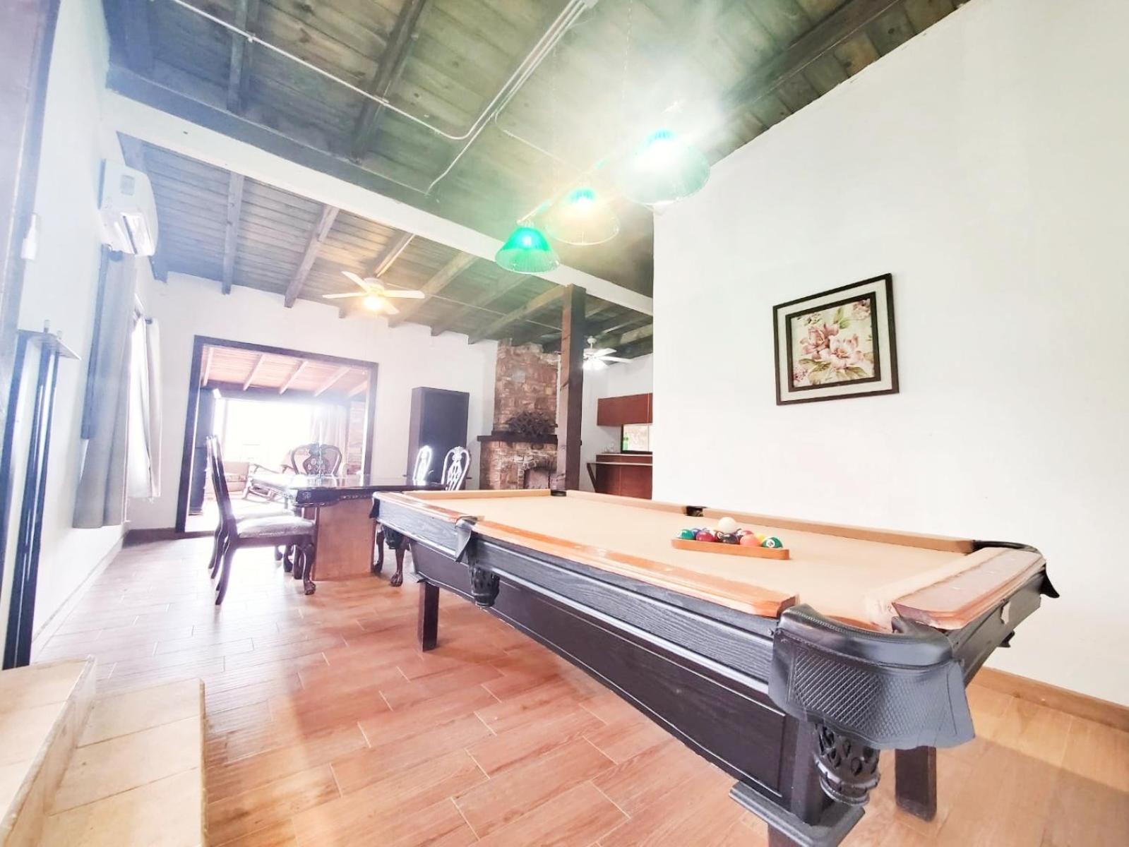 Five-Bedroom House photo 3