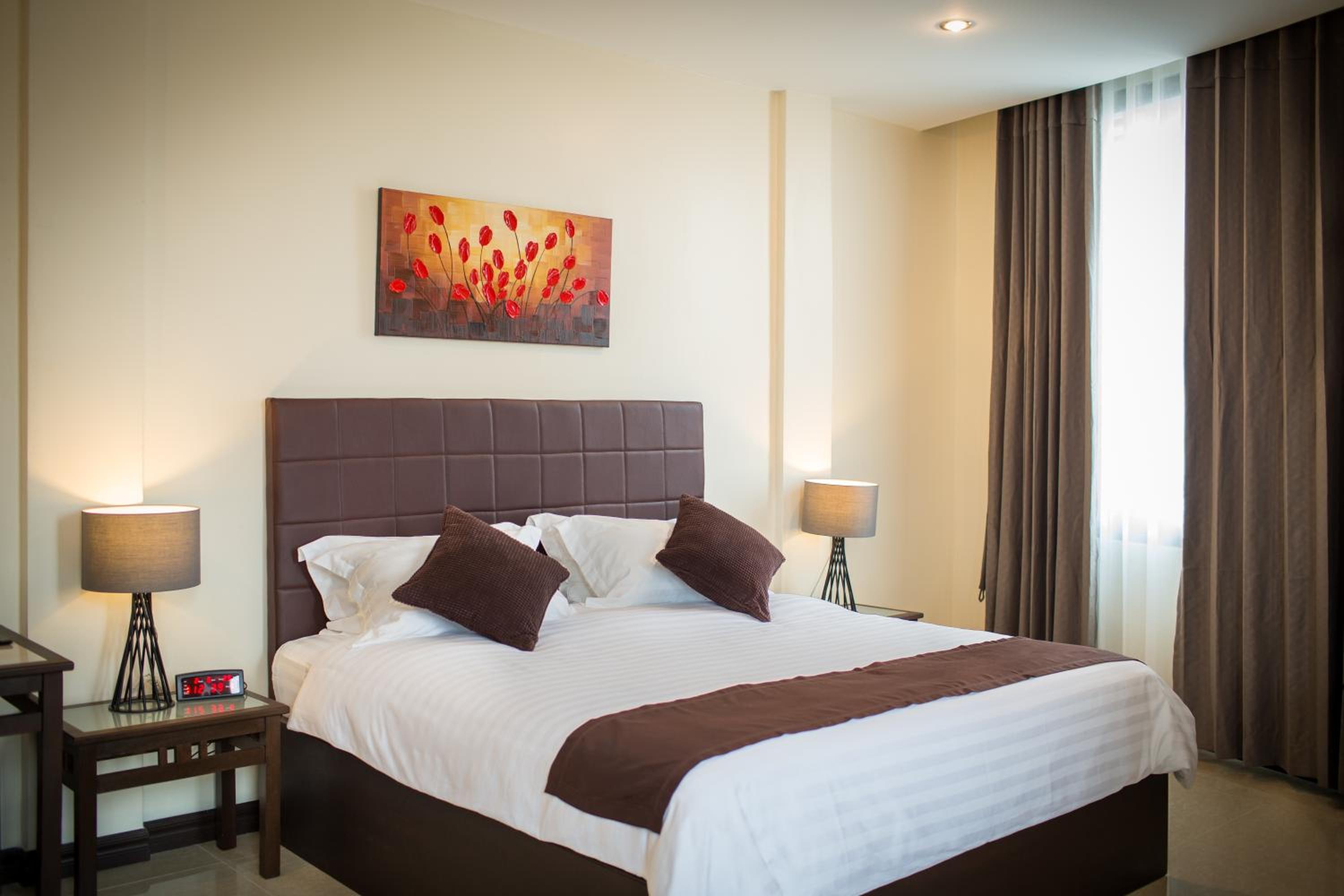 Deluxe King Room - Photo 1
