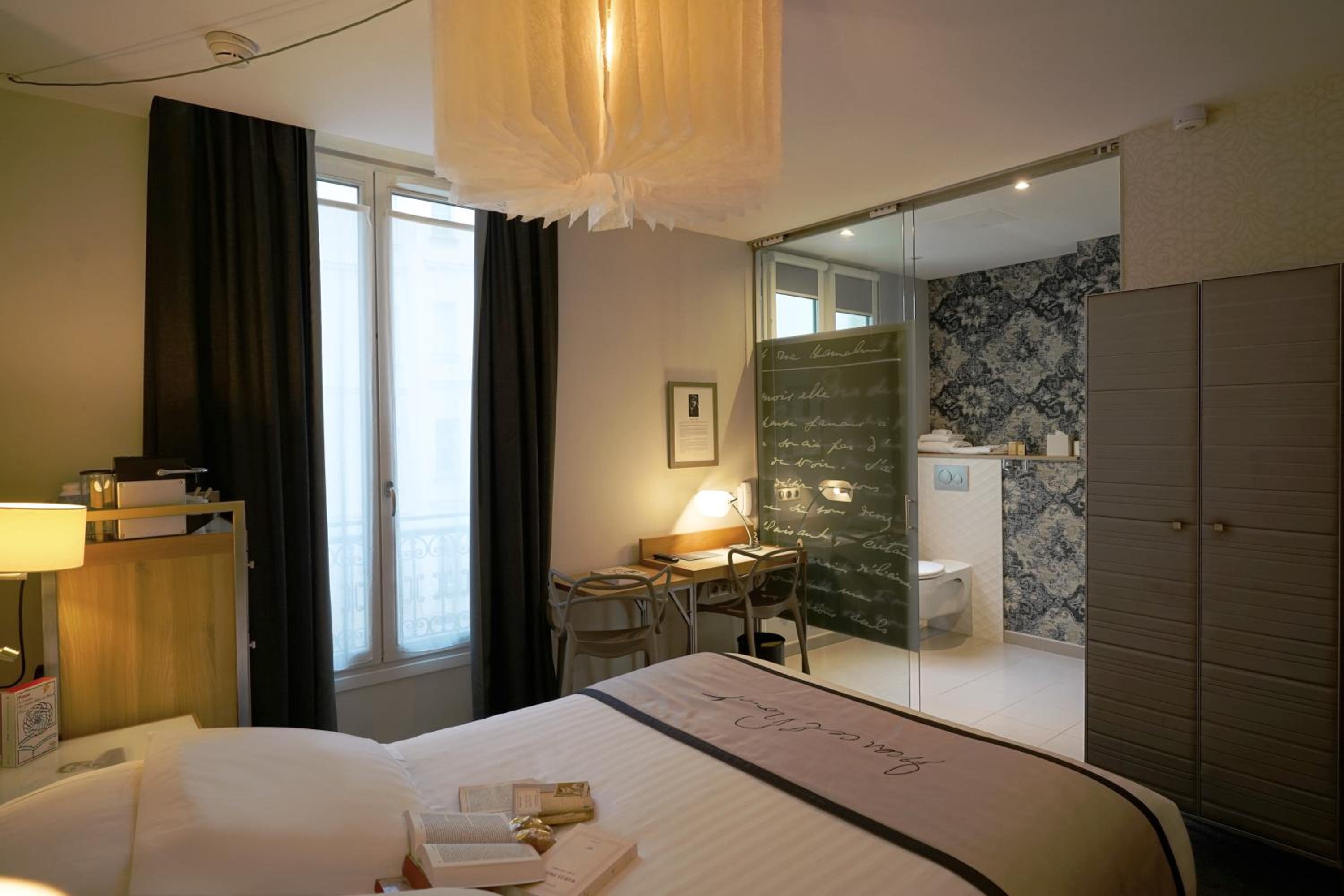 Executive Double Room thumbnail 6