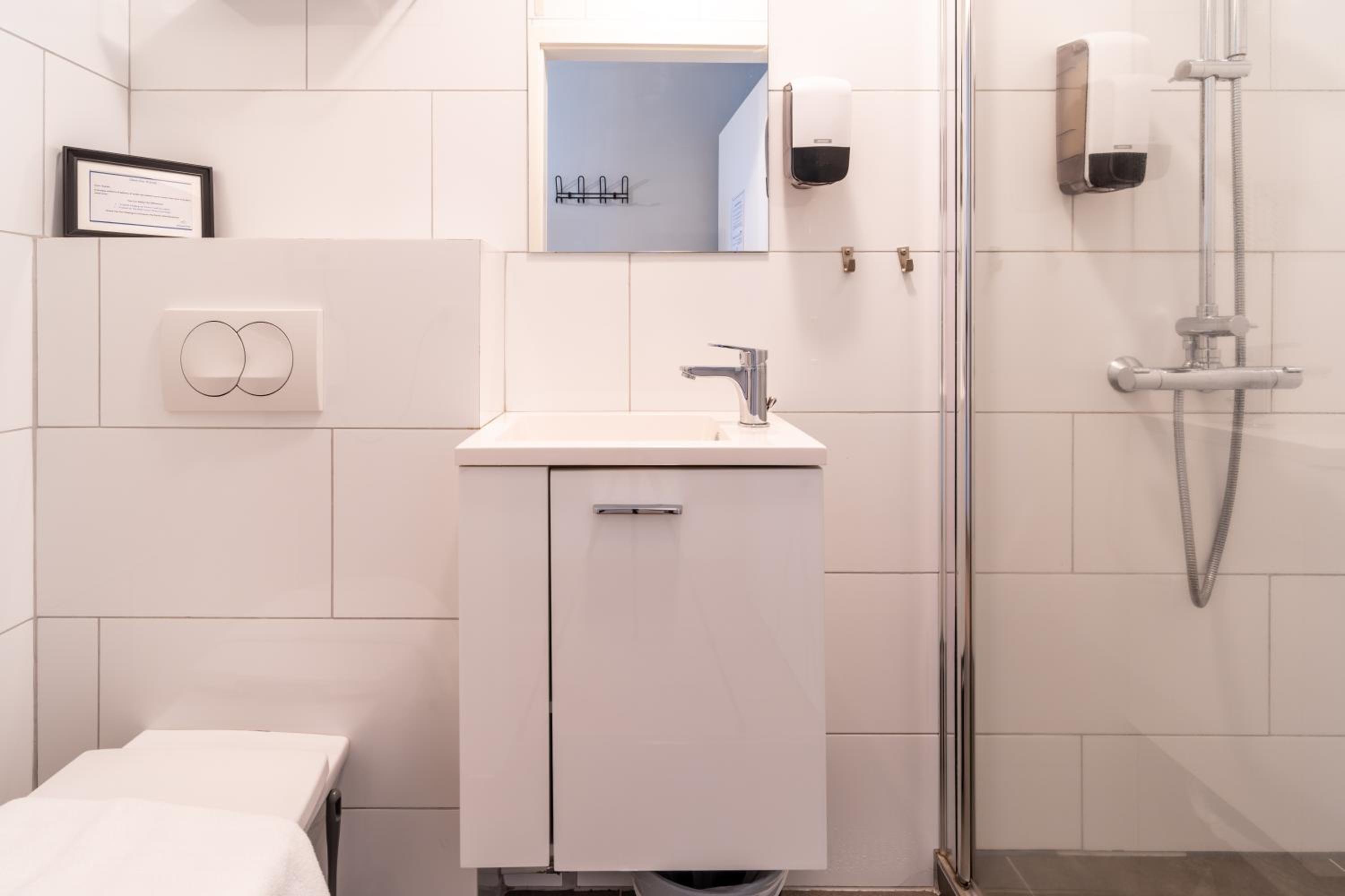 Single Room with Bathroom photo 3