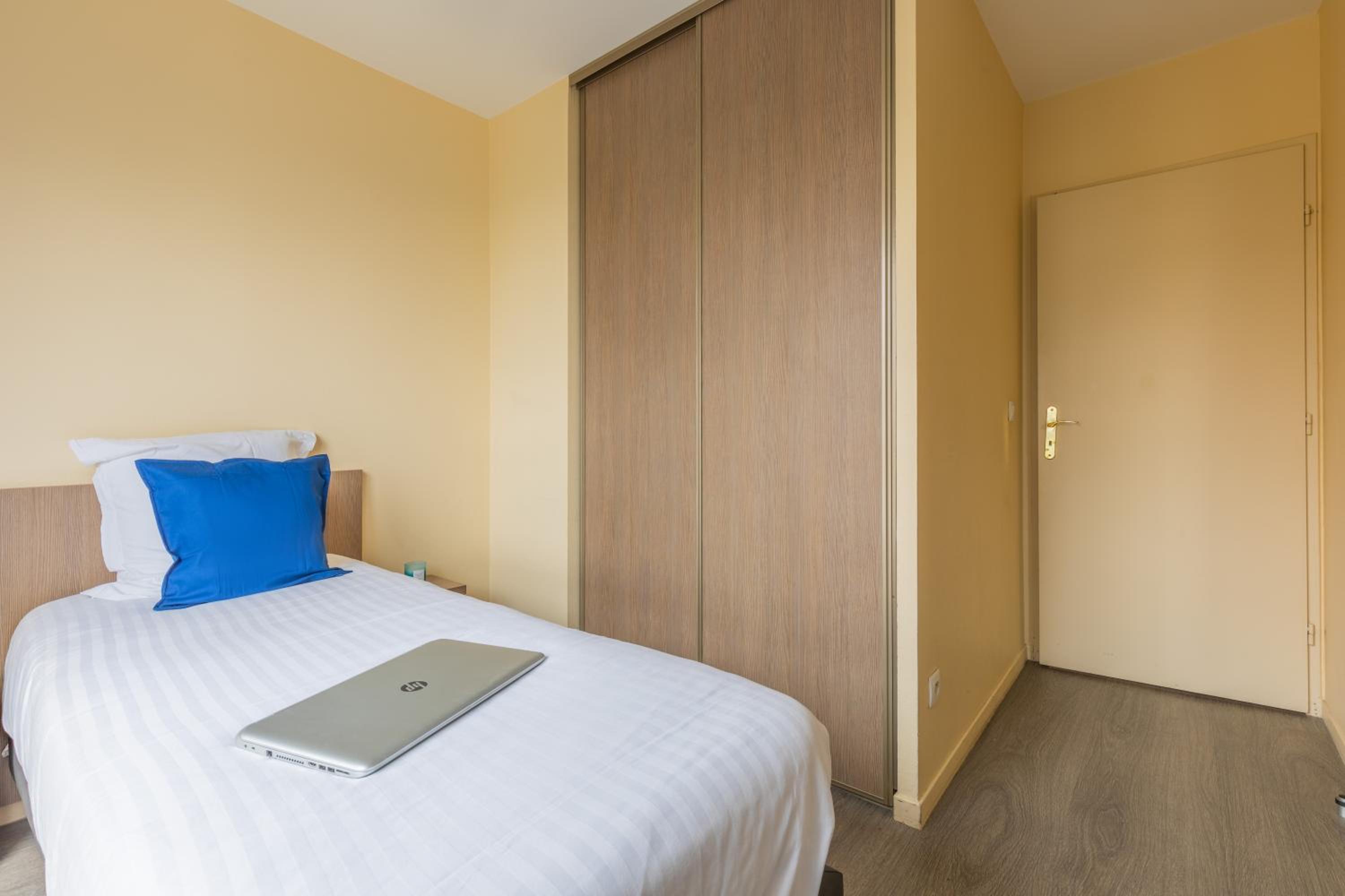 Two-Bedroom Apartment - Photo 2