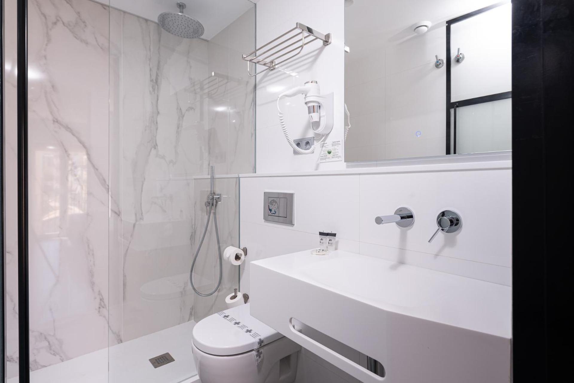Superior Double or Twin Room - Photo 9