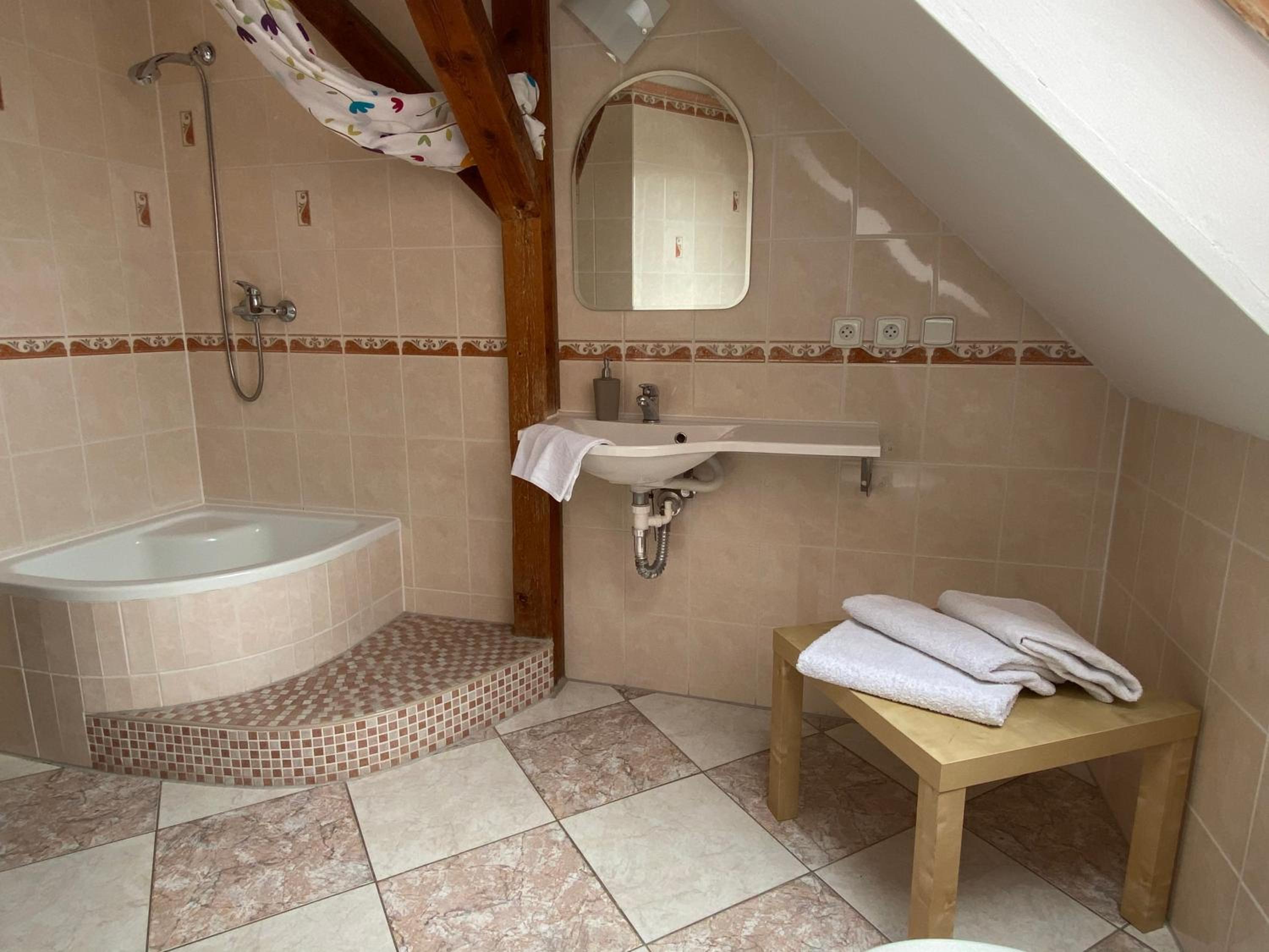 Family Room with Private Bathroom photo 2