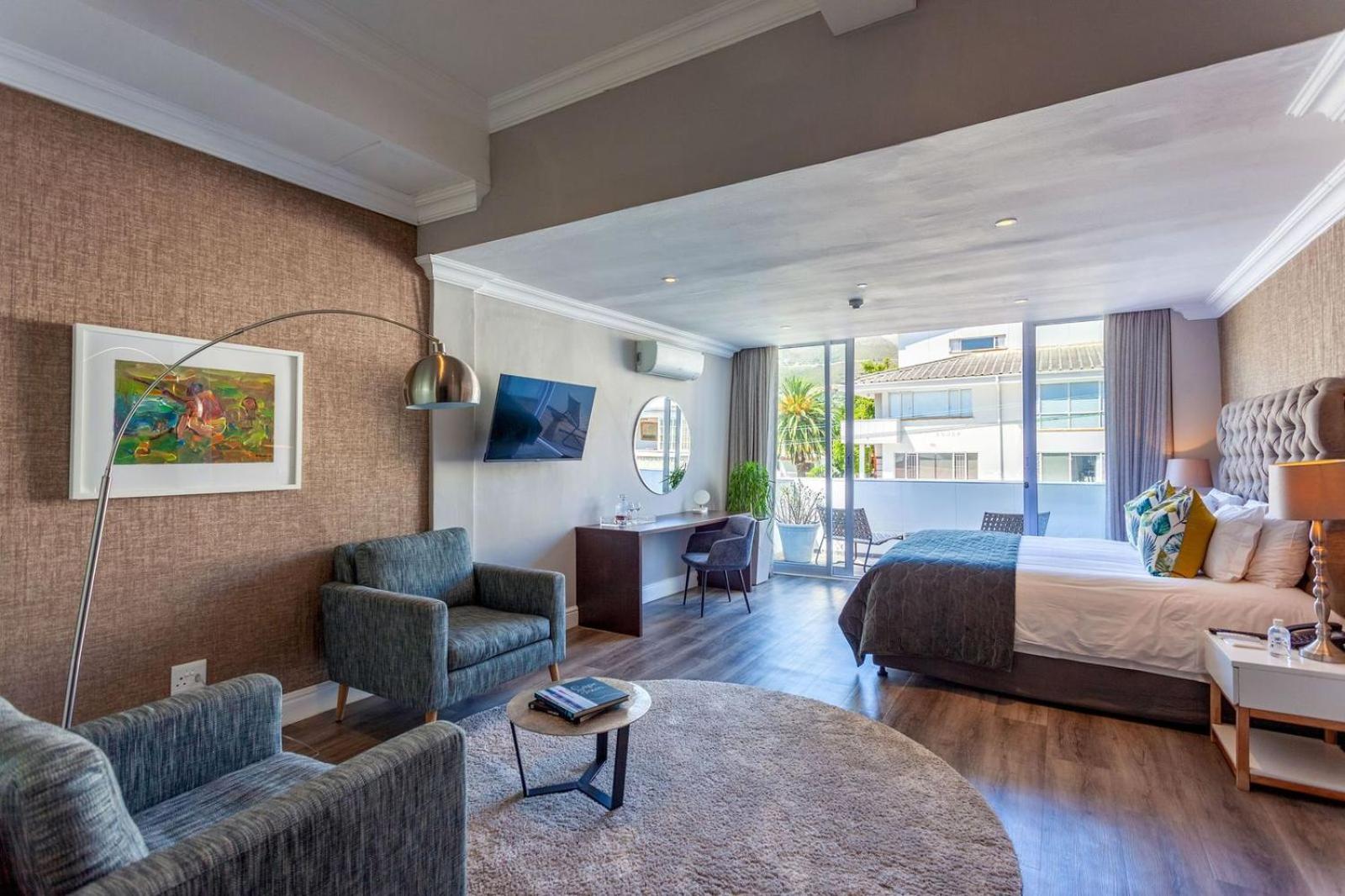 Heritage Deluxe Family Room with Balcony photo 3