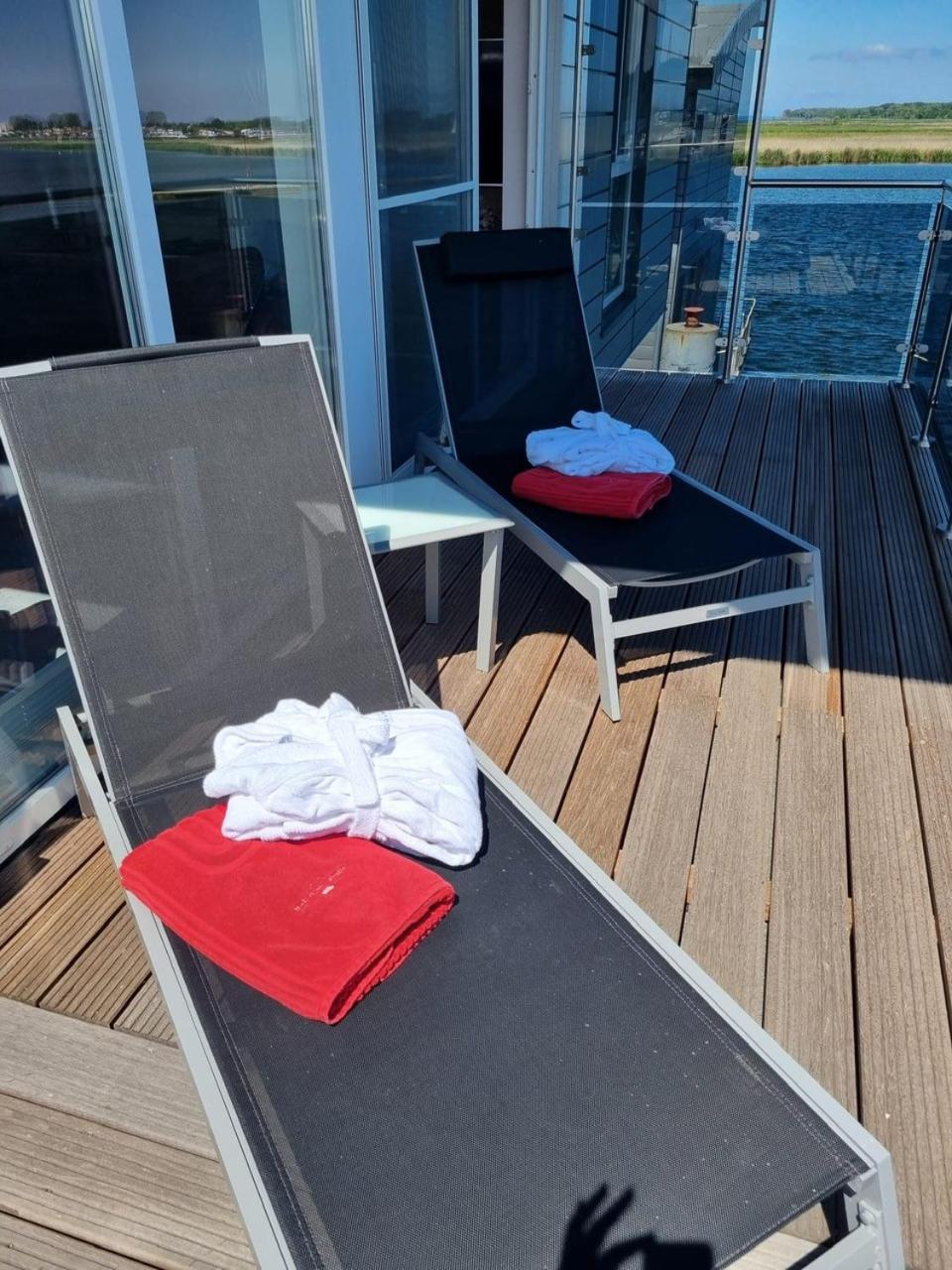 Suite with Lake View - Photo 3