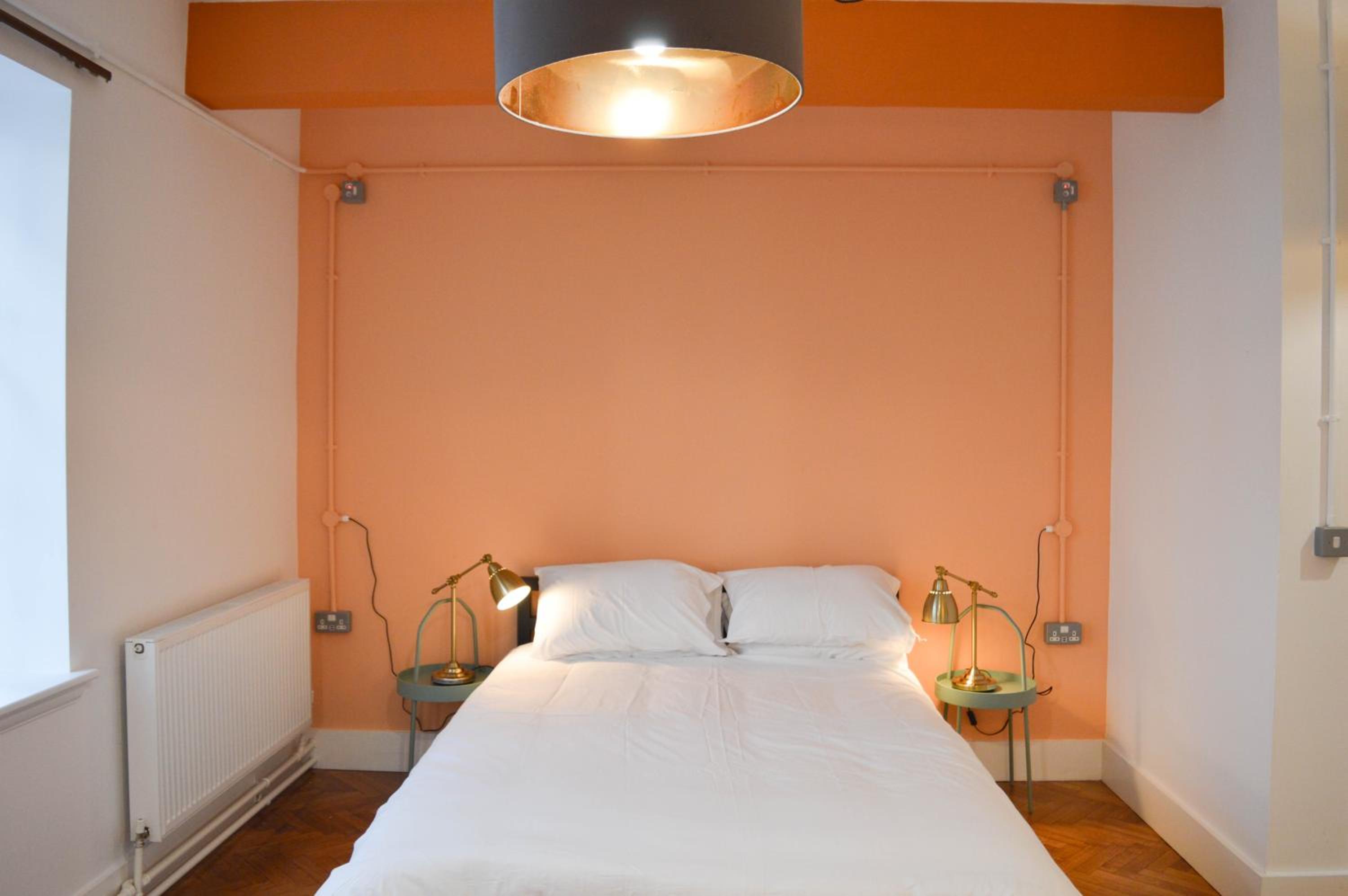 Queen Room with Shared Bathroom photo 1