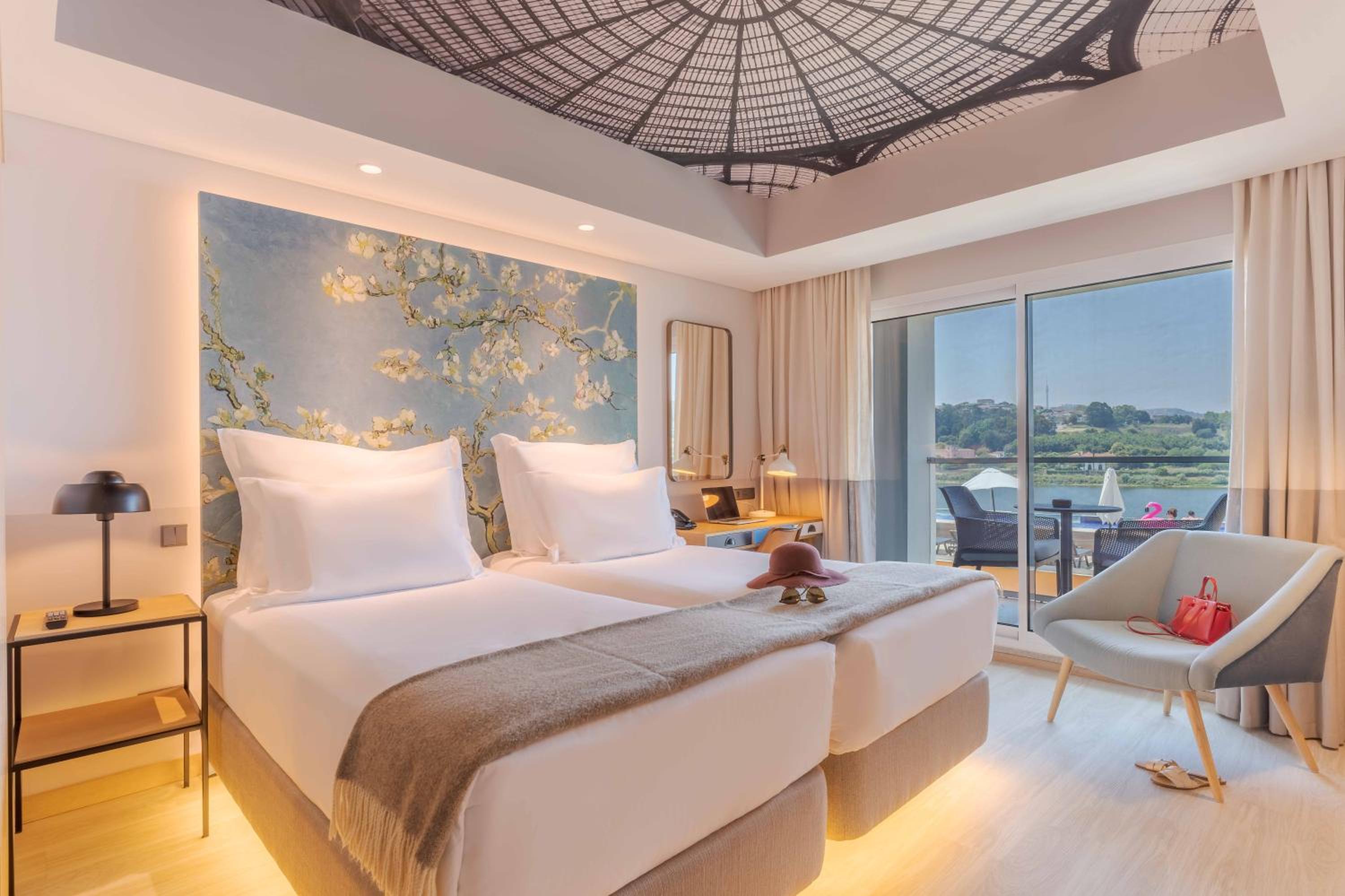 Double or Twin Room with River View - Photo 1