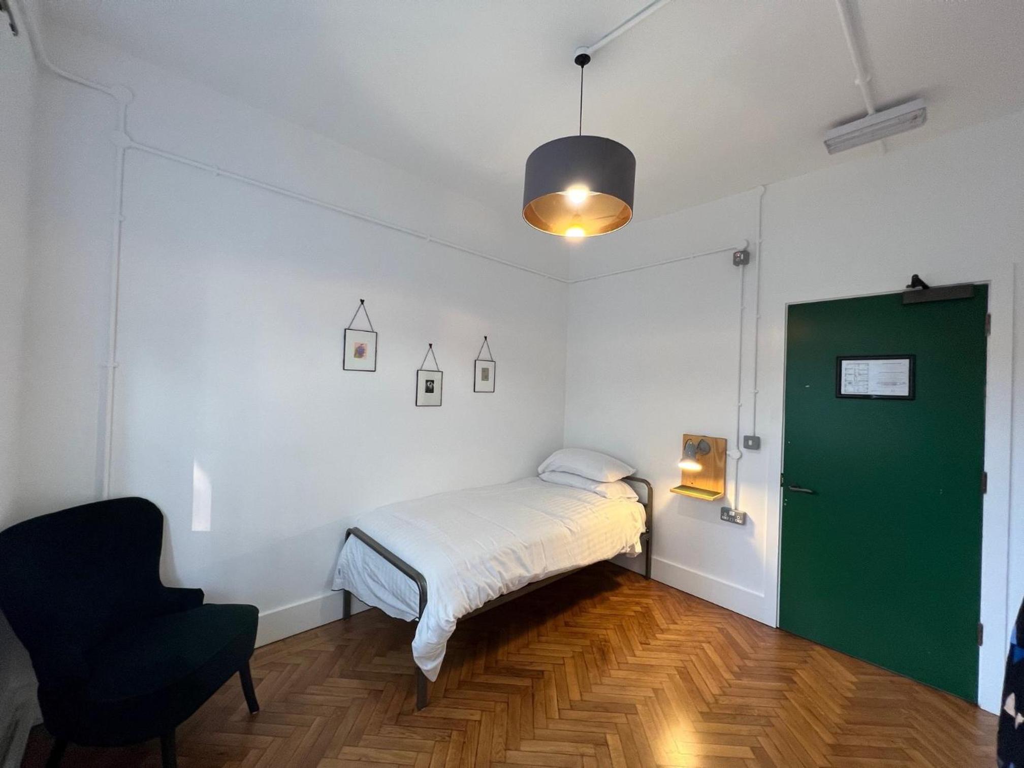 Single Room with Shared Bathroom photo 1