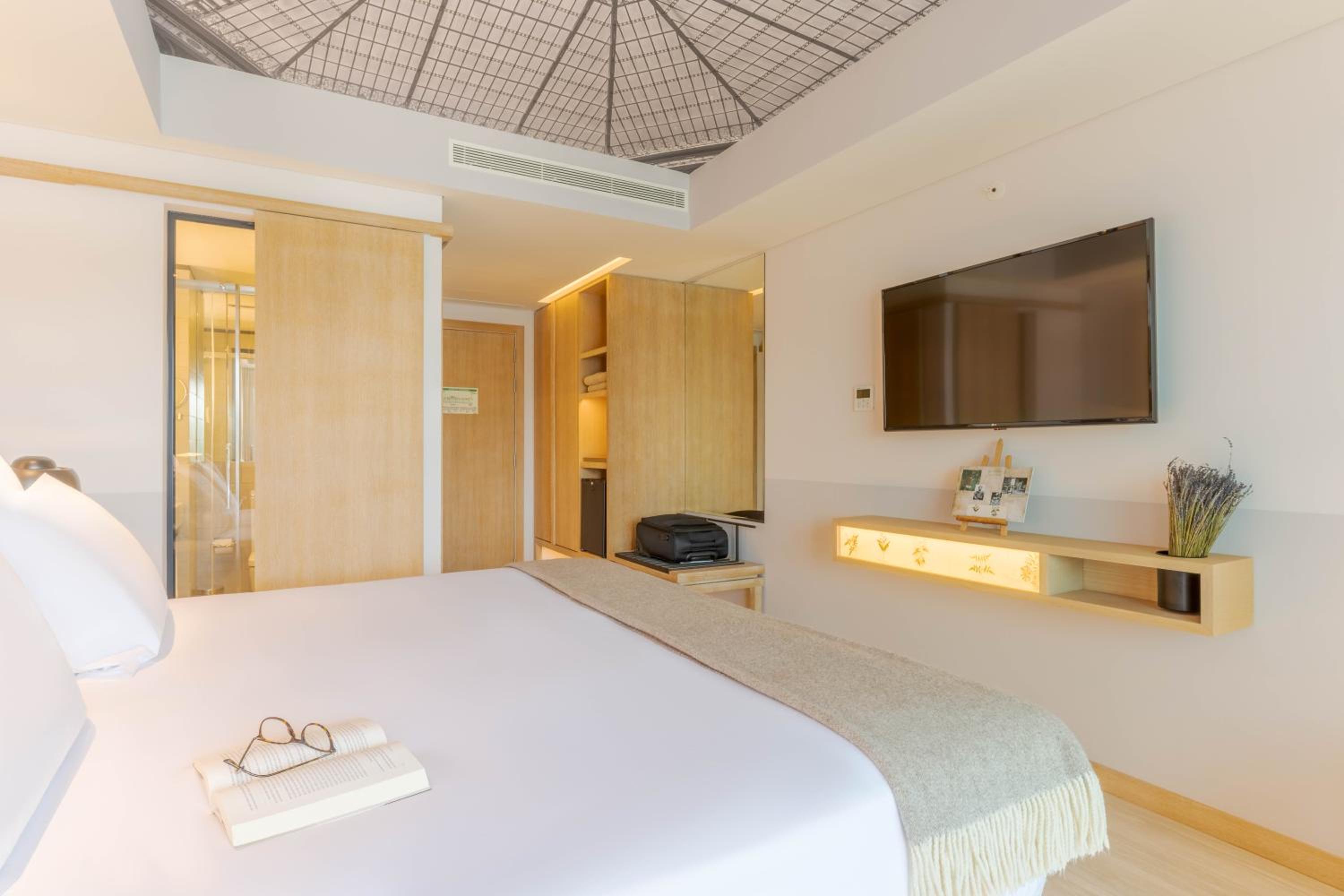 Double or Twin Room with Panoramic River View - Photo 3