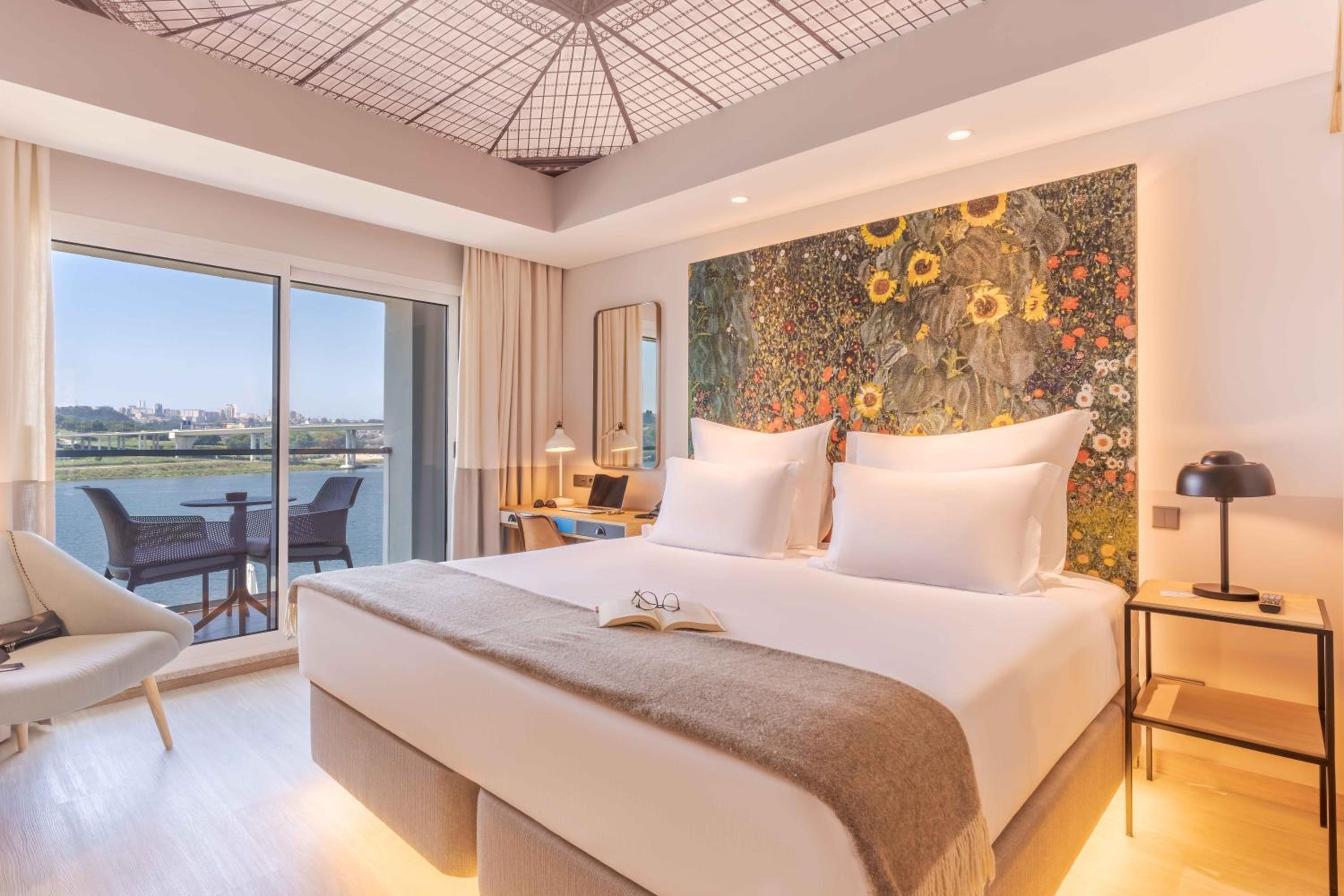 Double or Twin Room with Panoramic River View - Photo 1
