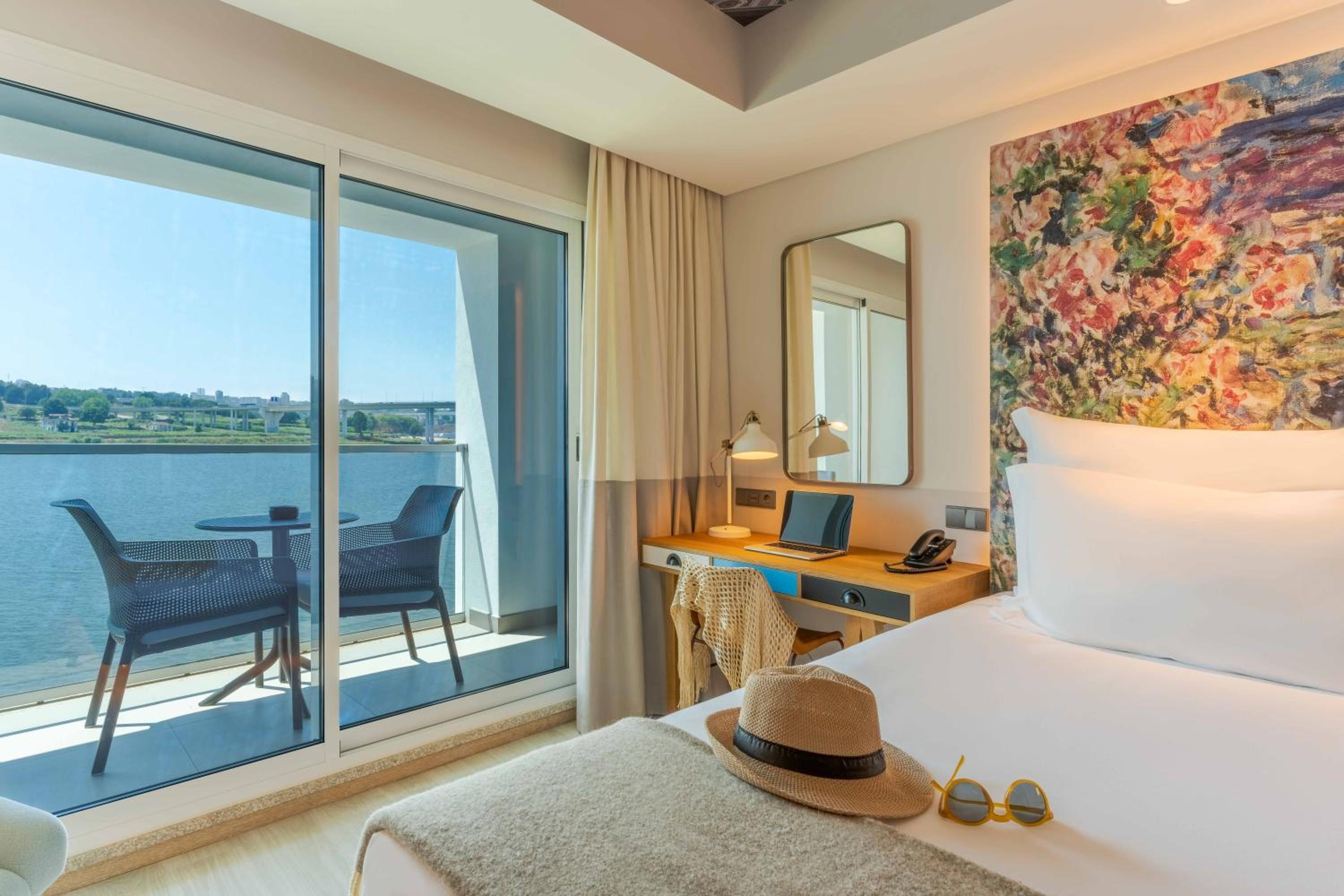 Deluxe Double or Twin Room - Photo 5