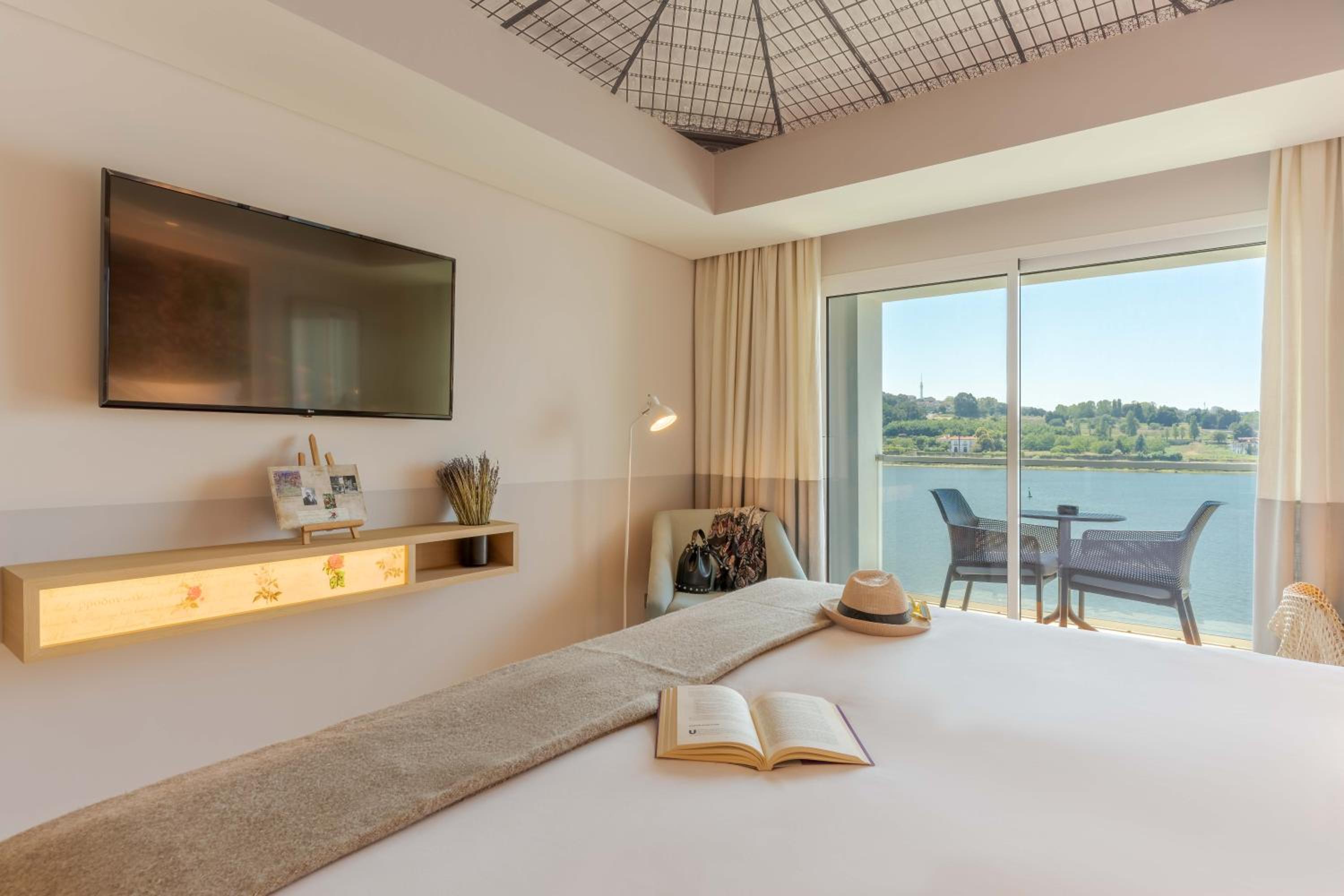 Deluxe Double or Twin Room - Photo 2