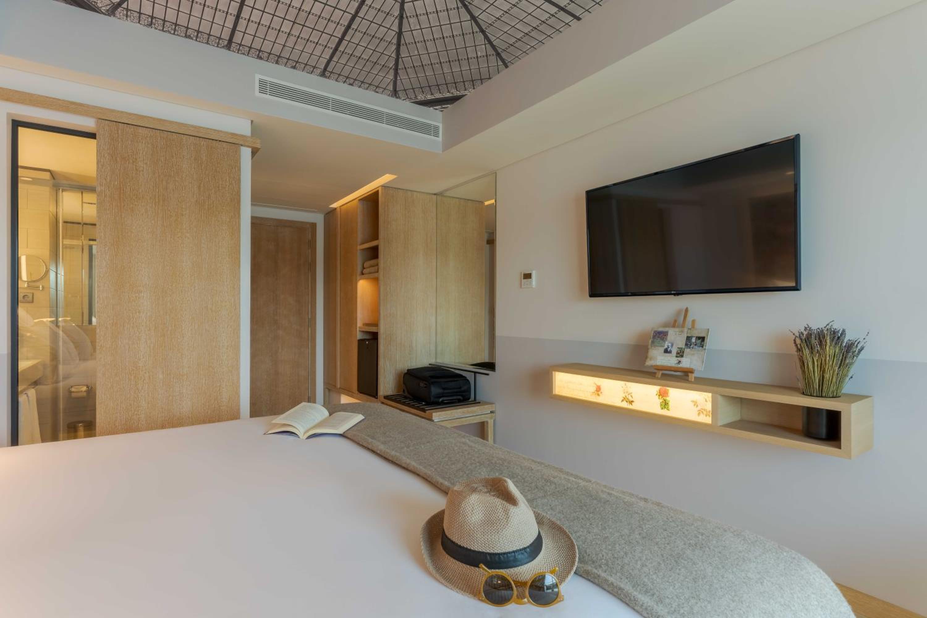 Deluxe Double or Twin Room - Photo 3
