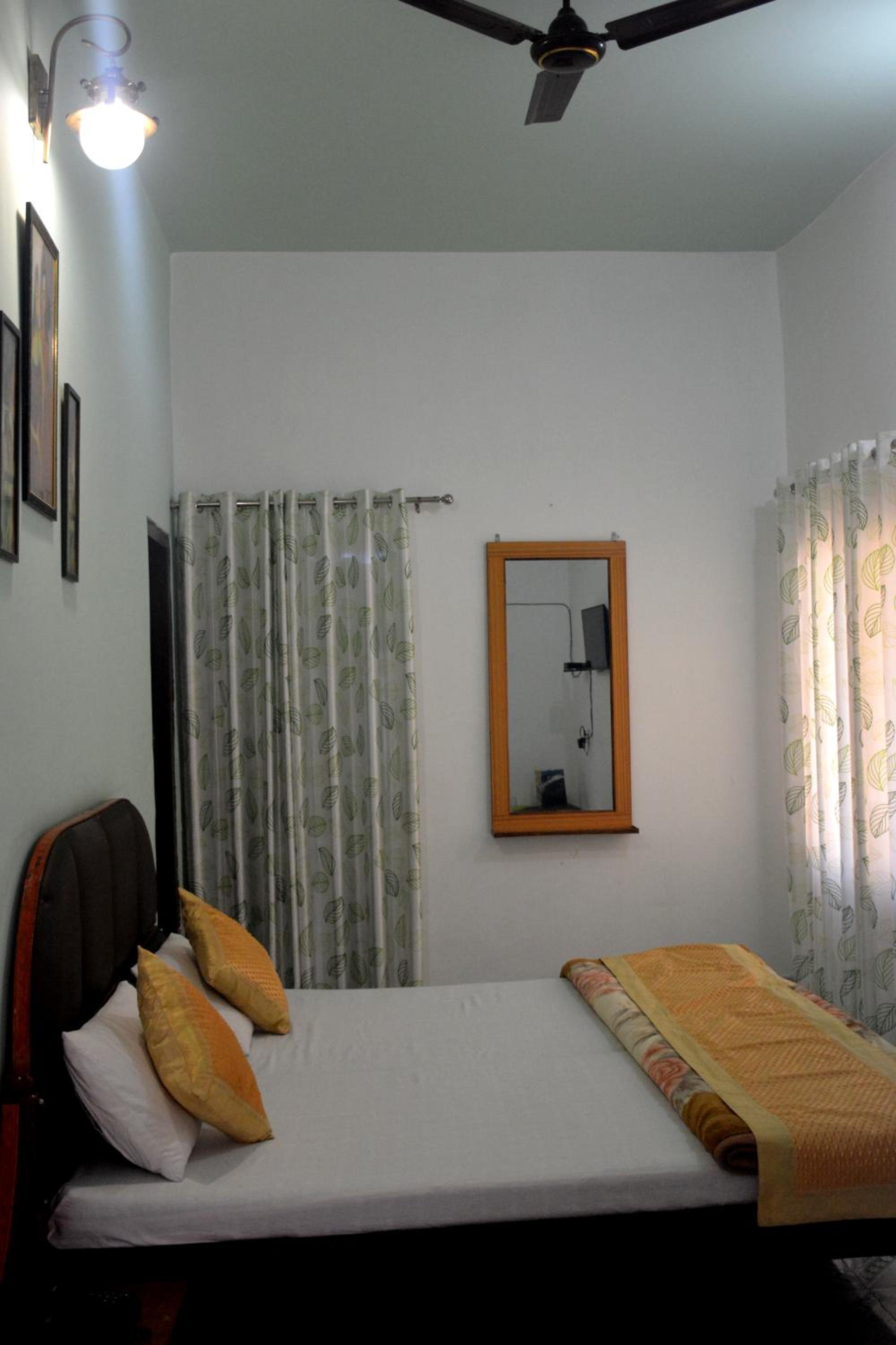 Standard King Room - Photo 2