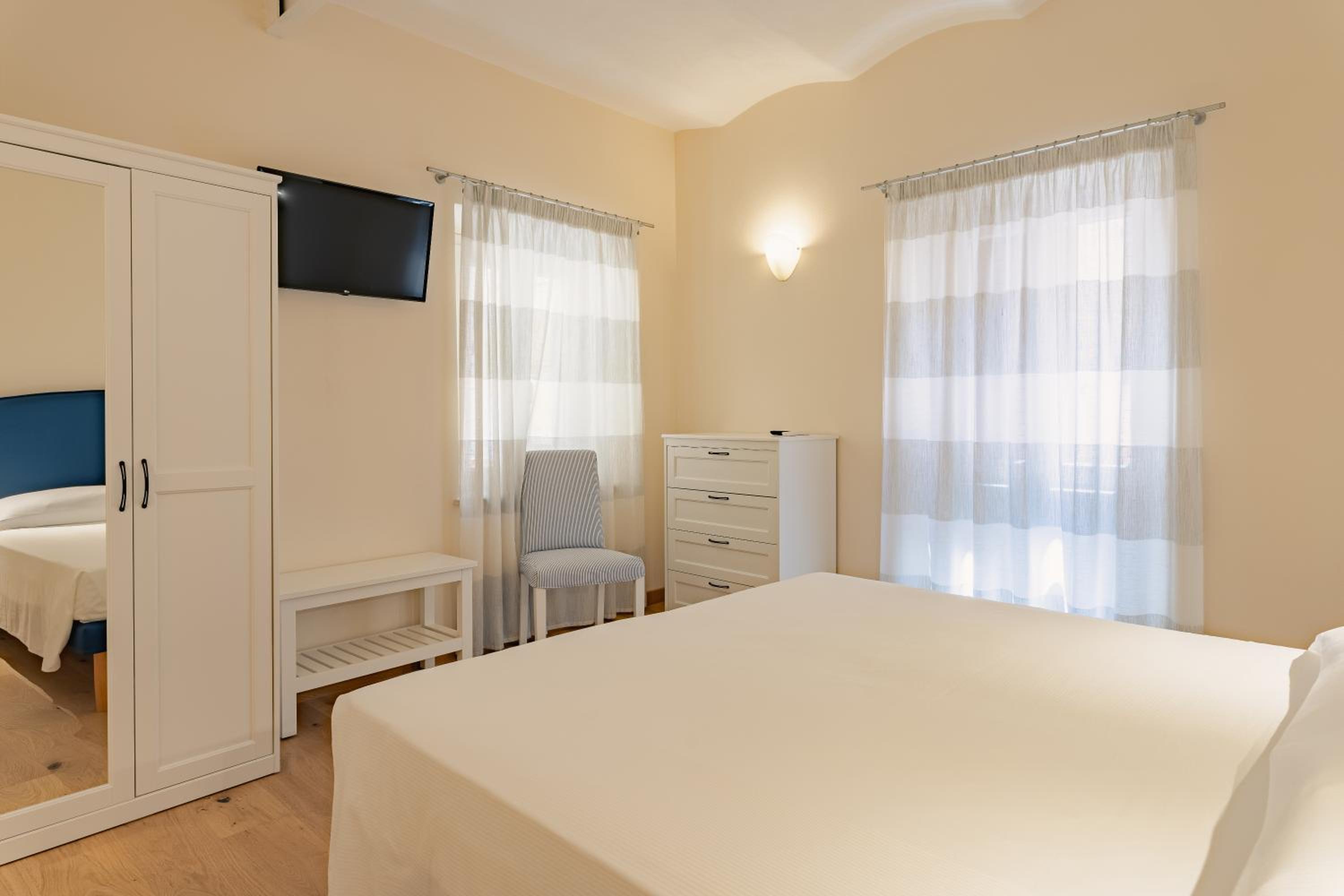 Comfort Triple Room with Shower photo 3