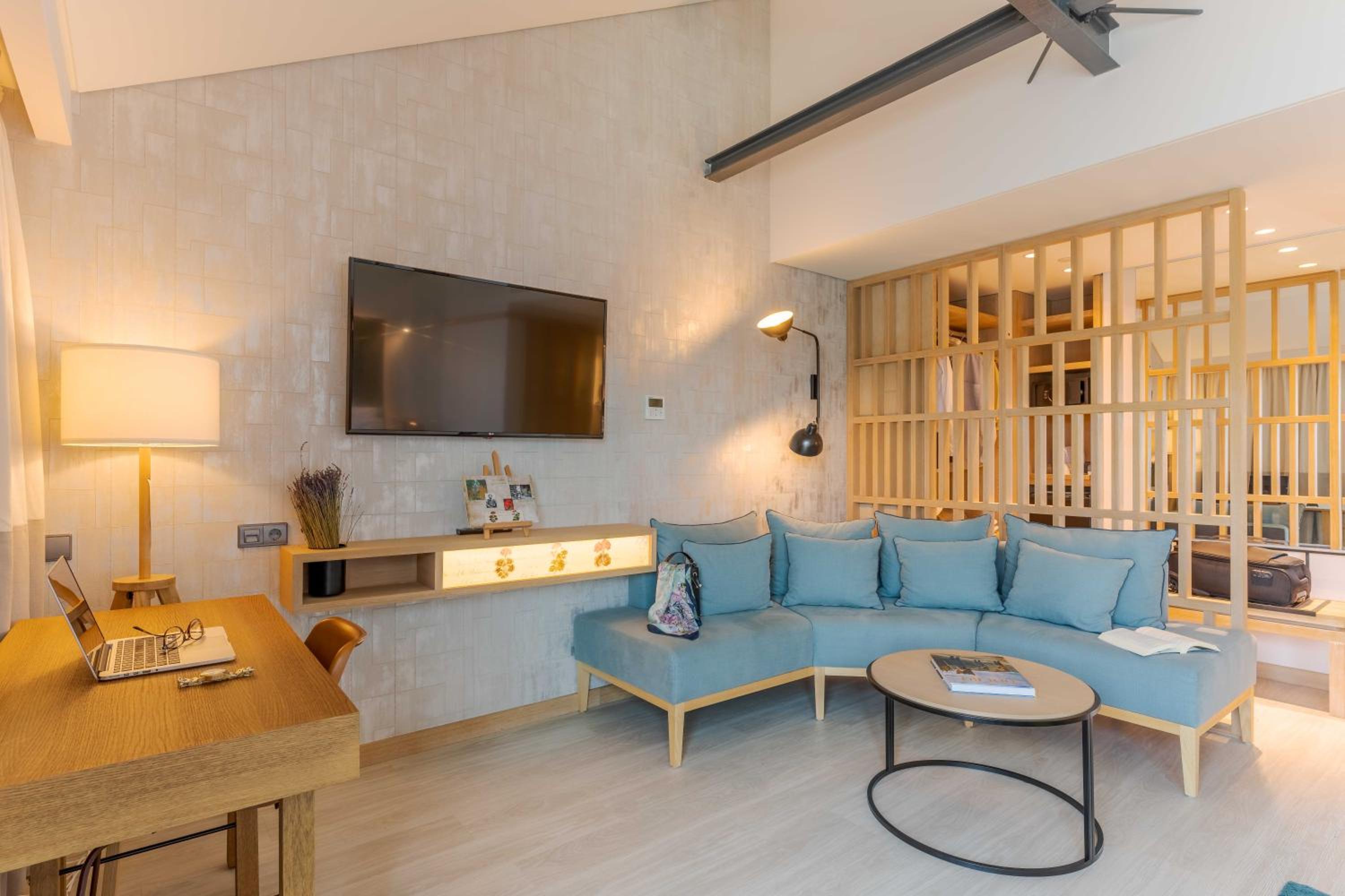 Junior Suite (2 Adults + 1 Child) - Photo 5
