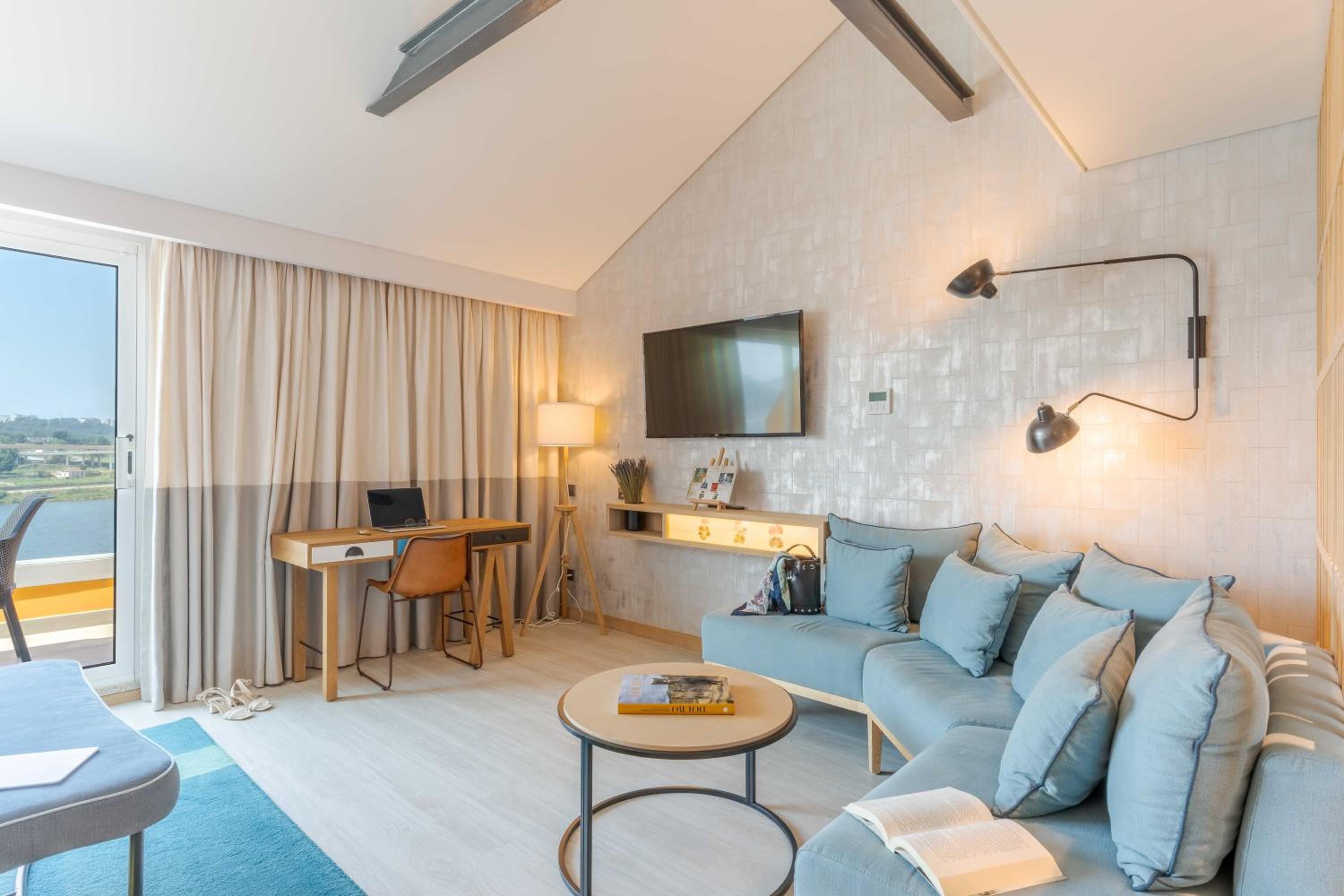 Junior Suite (2 Adults + 1 Child) - Photo 7