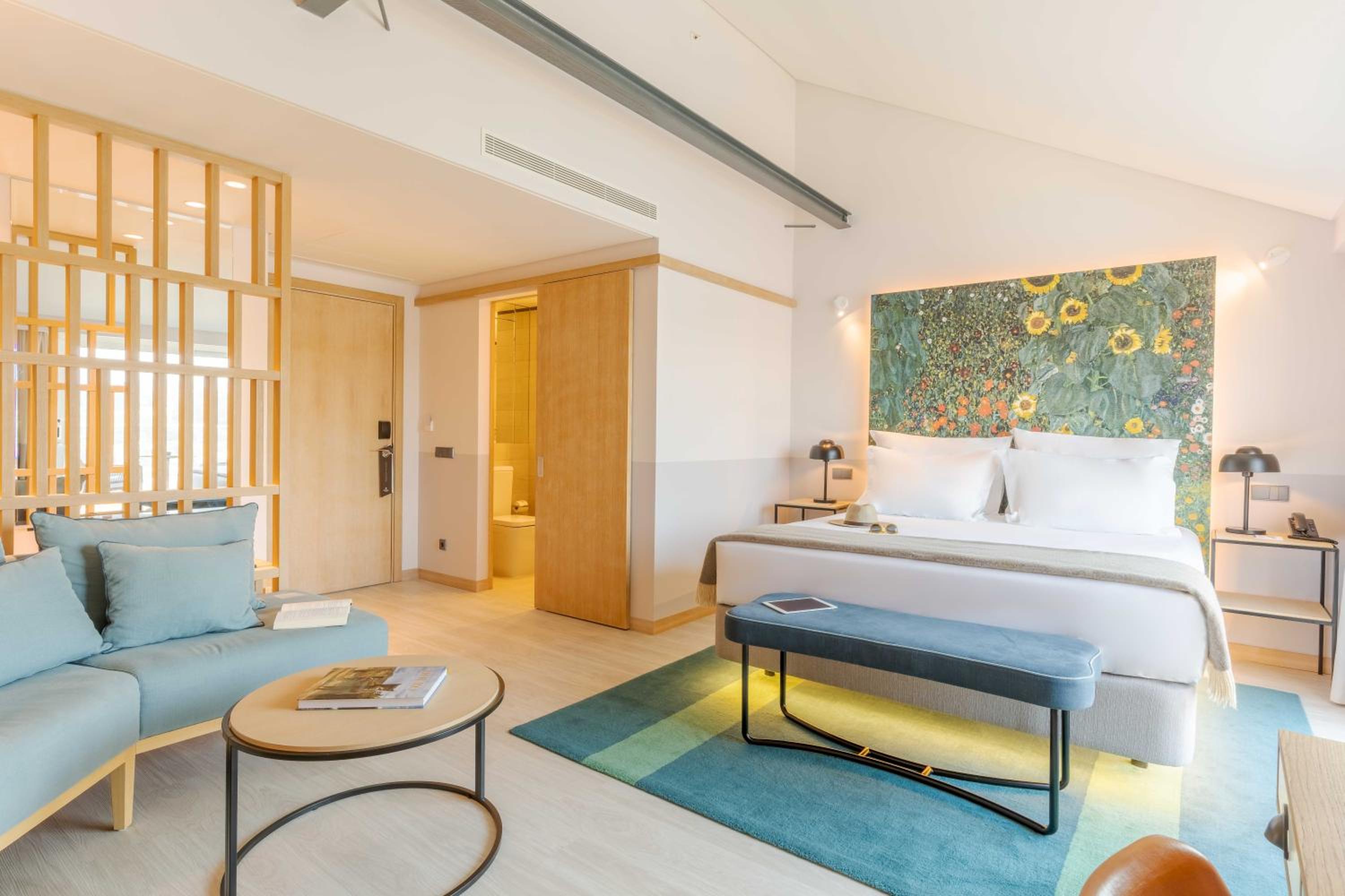 Junior Suite (2 Adults + 1 Child) - Photo 8