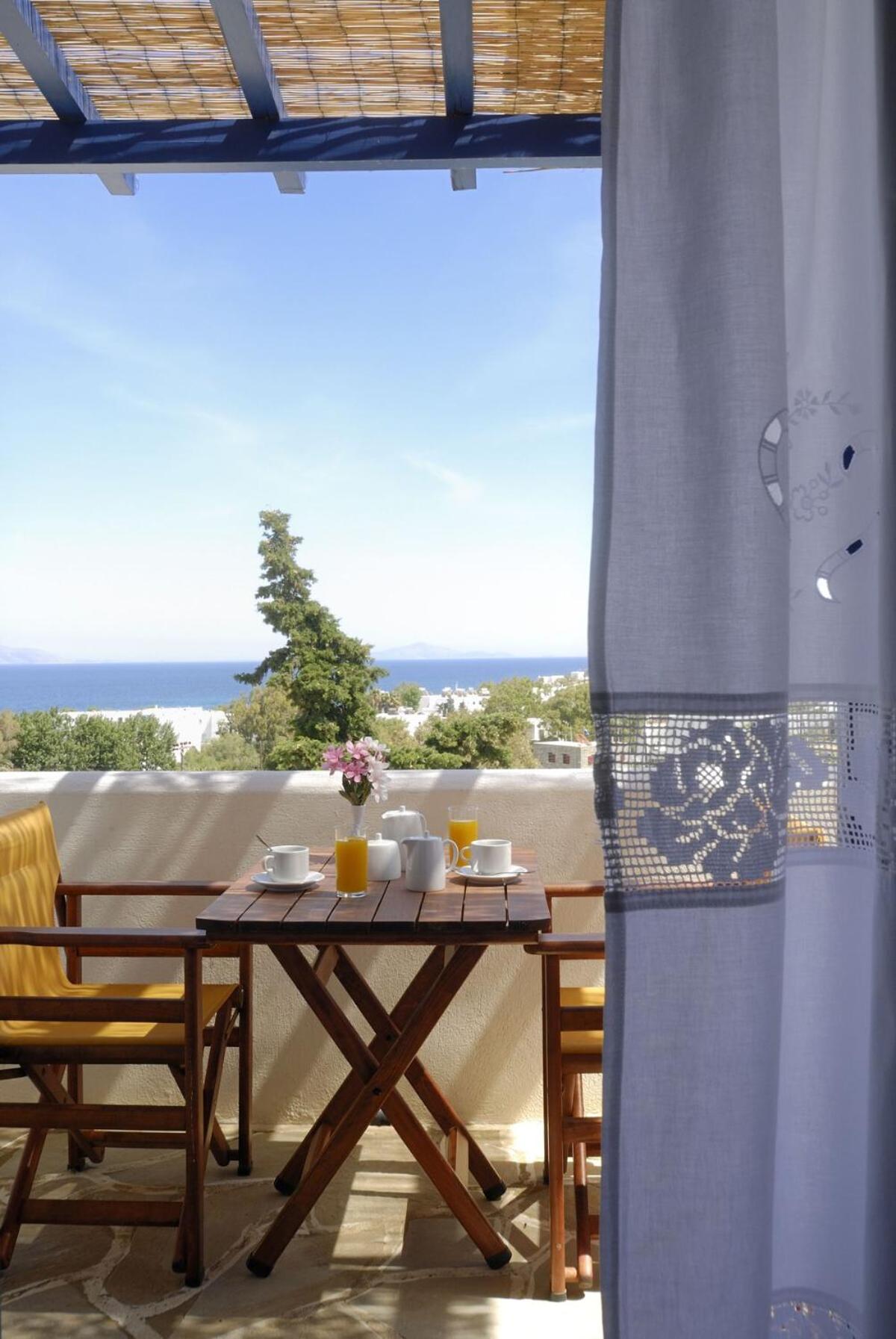 Standard Twin Room with Sea View - Photo 5