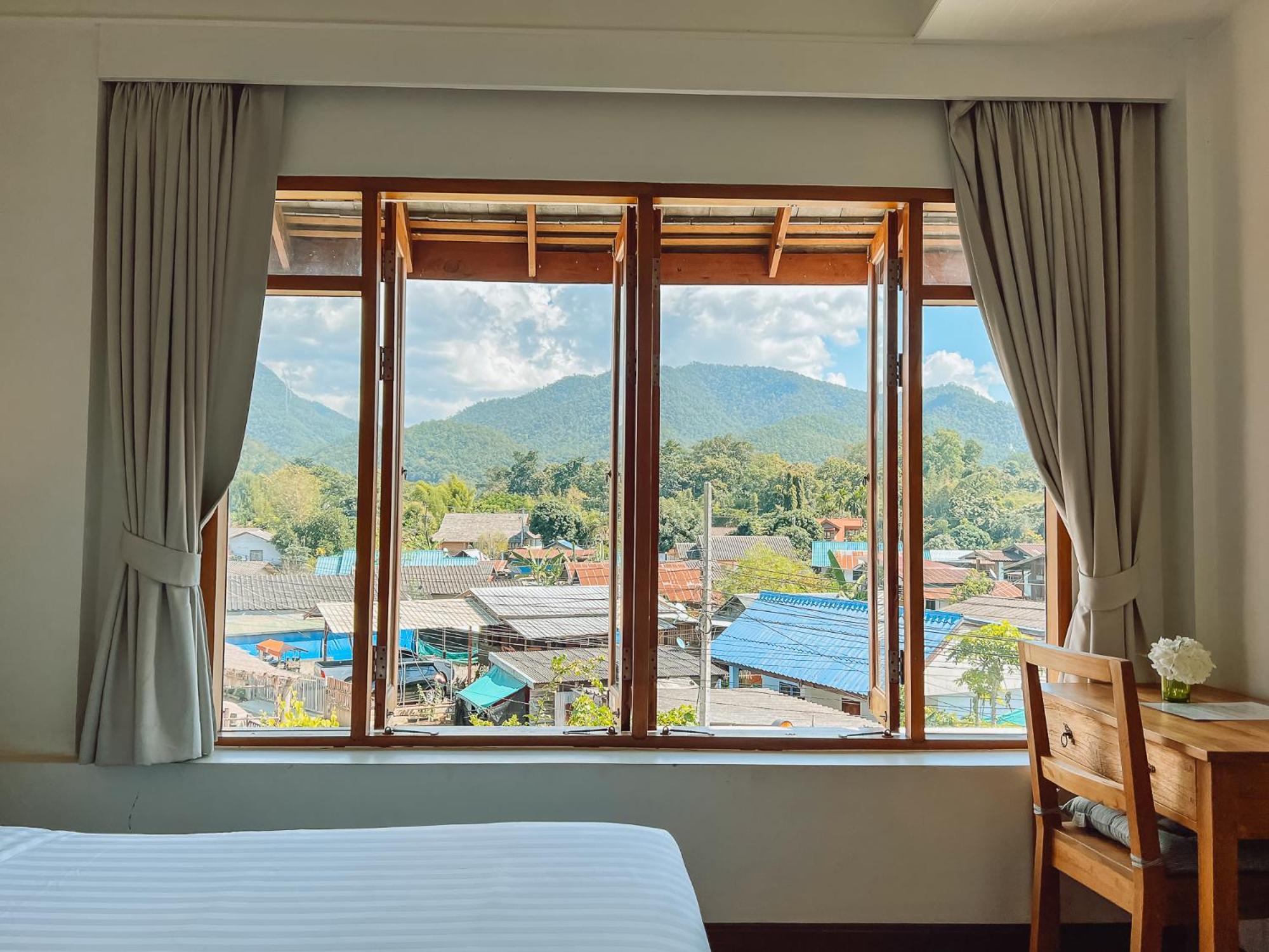 King Room with Mountain View photo 2