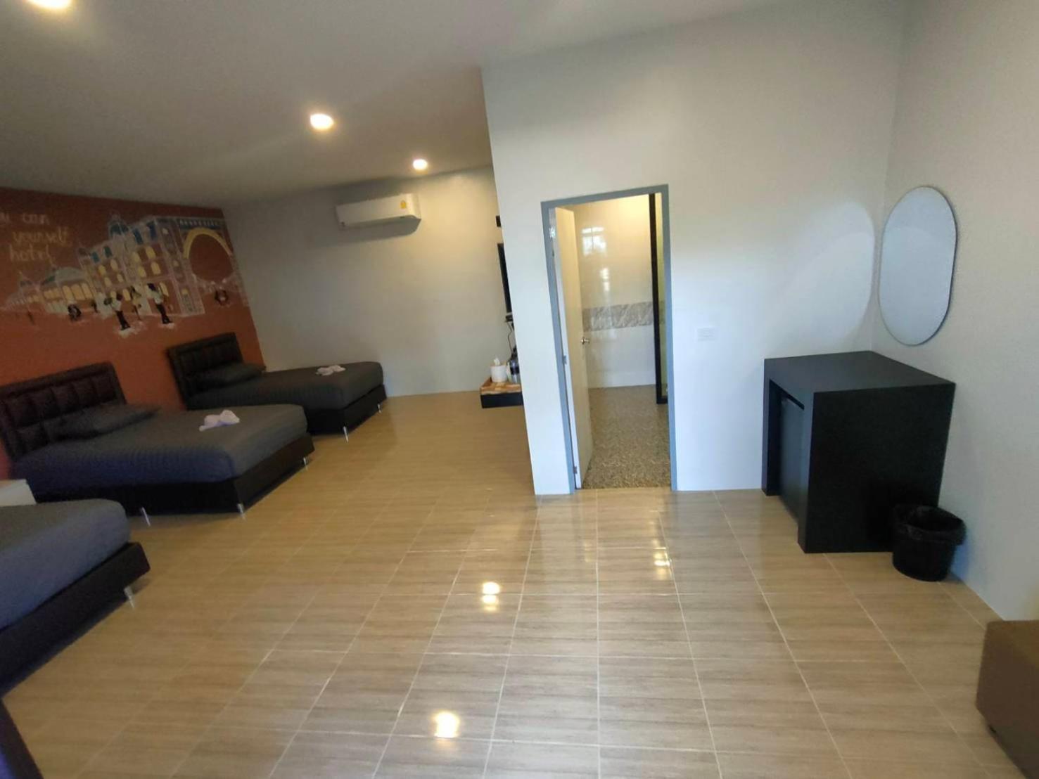 Classic Quadruple Room - Photo 11