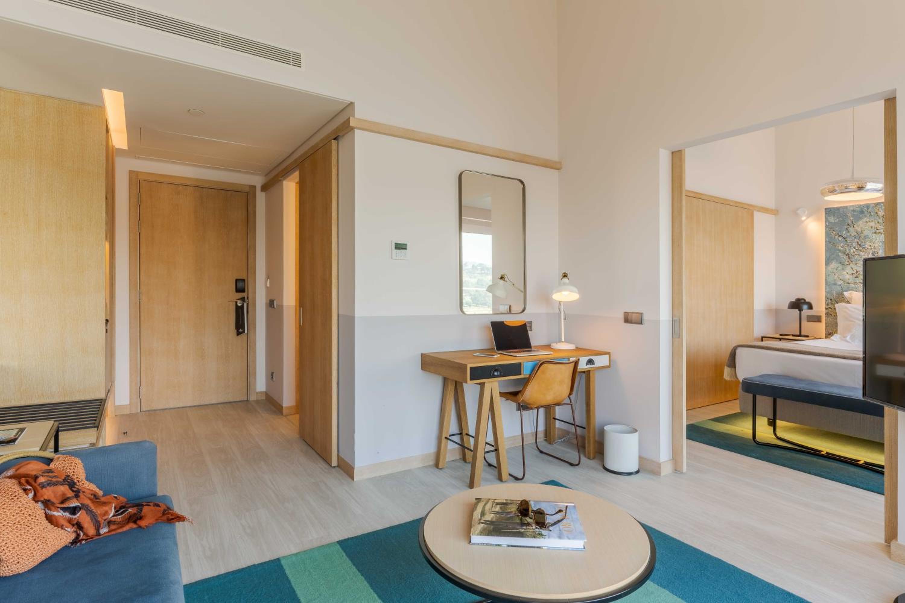 Suite with Extra Bed - Photo 5