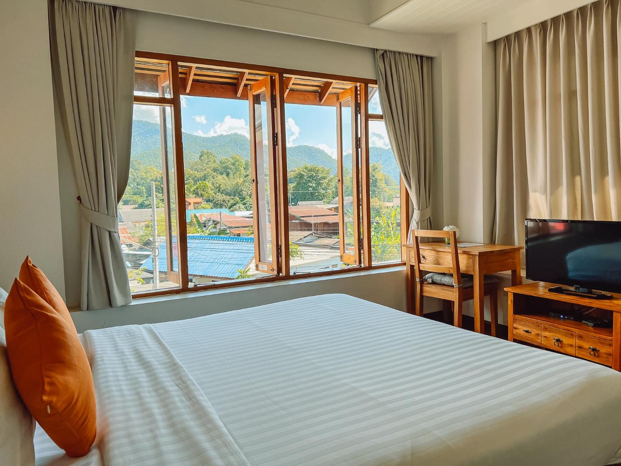 King Room with Mountain View photo 3