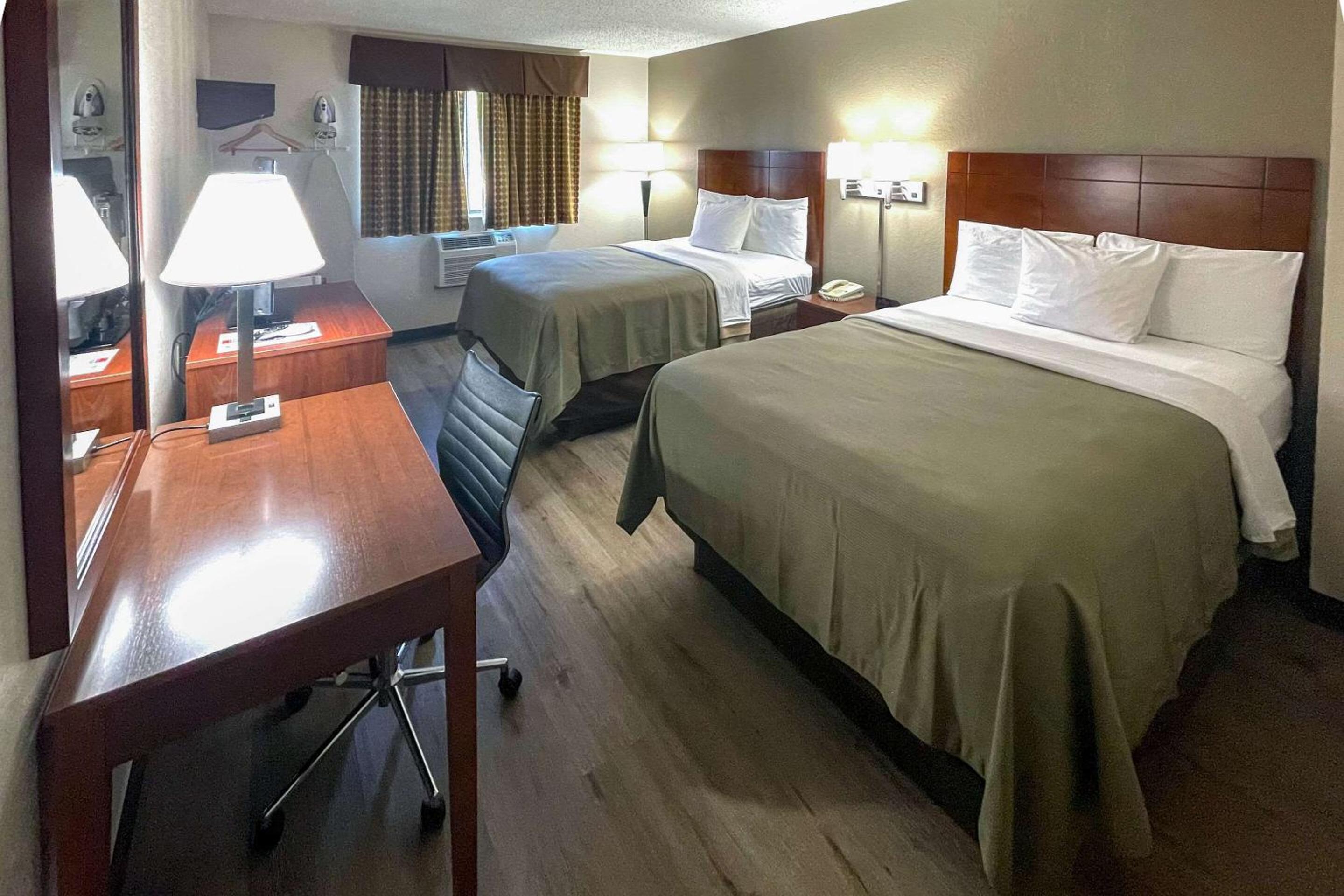 Double Room with Two Double Beds - Non-Smoking - Photo 10