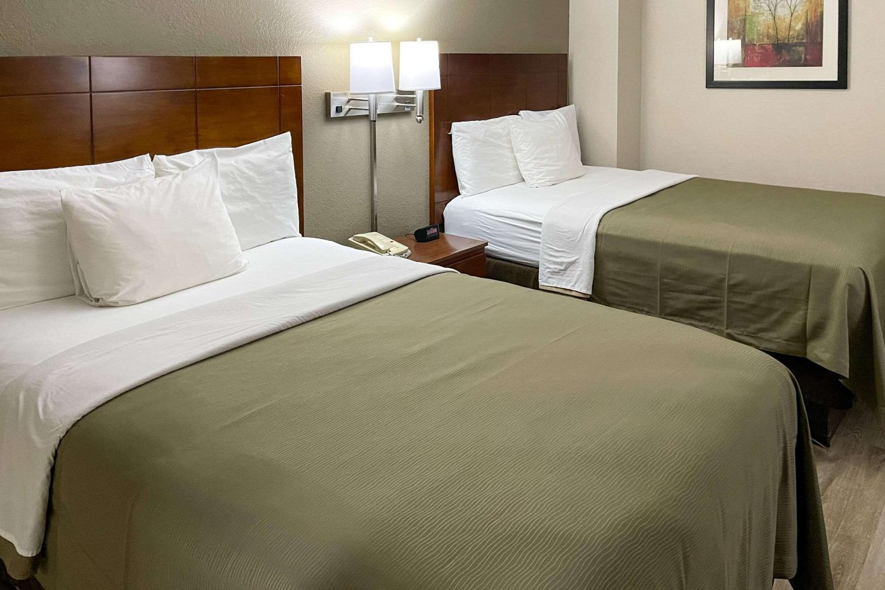 Double Room with Two Double Beds - Non-Smoking - Photo 2