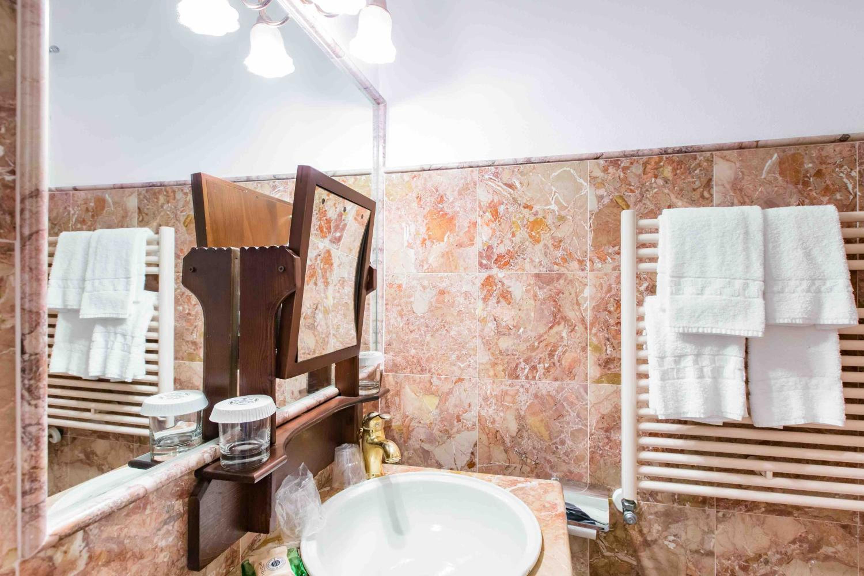 Superior Double Room - Photo 8