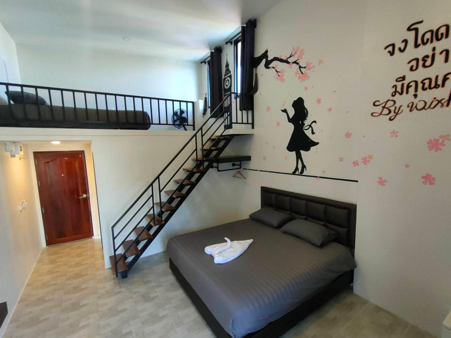 Deluxe Family Room - Photo 5