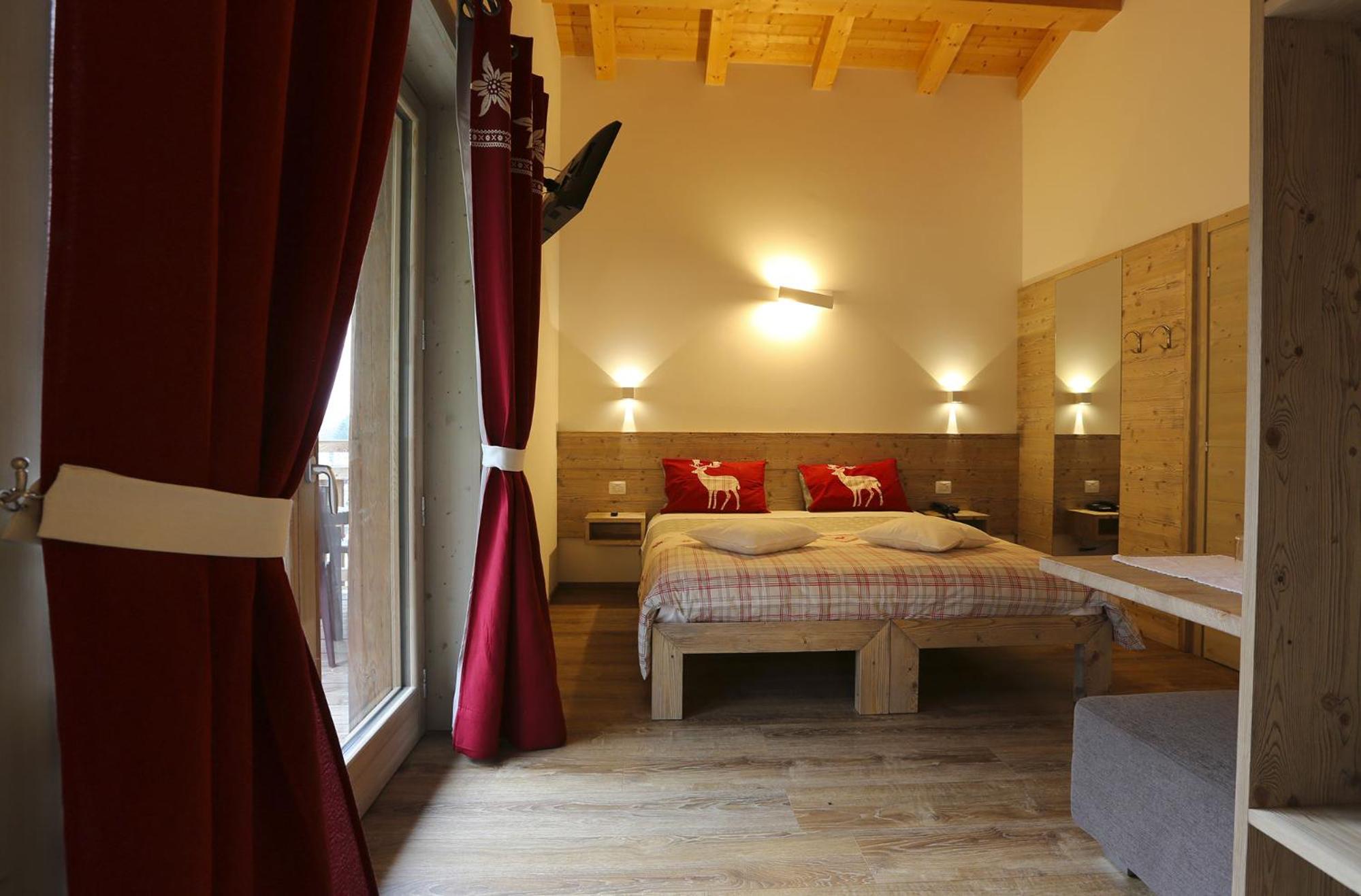 Large Double or Twin Room photo 1