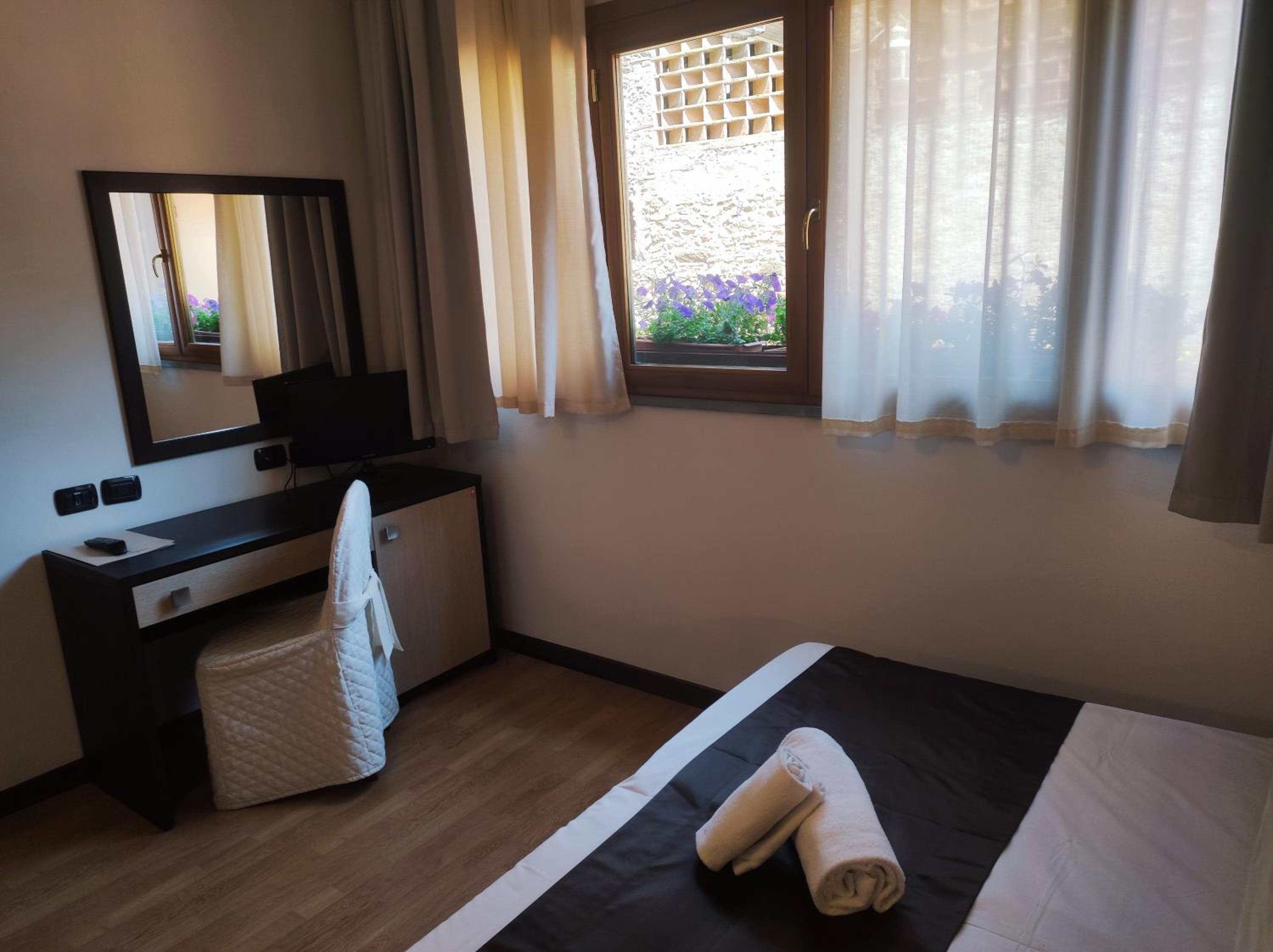 Single Room photo 2
