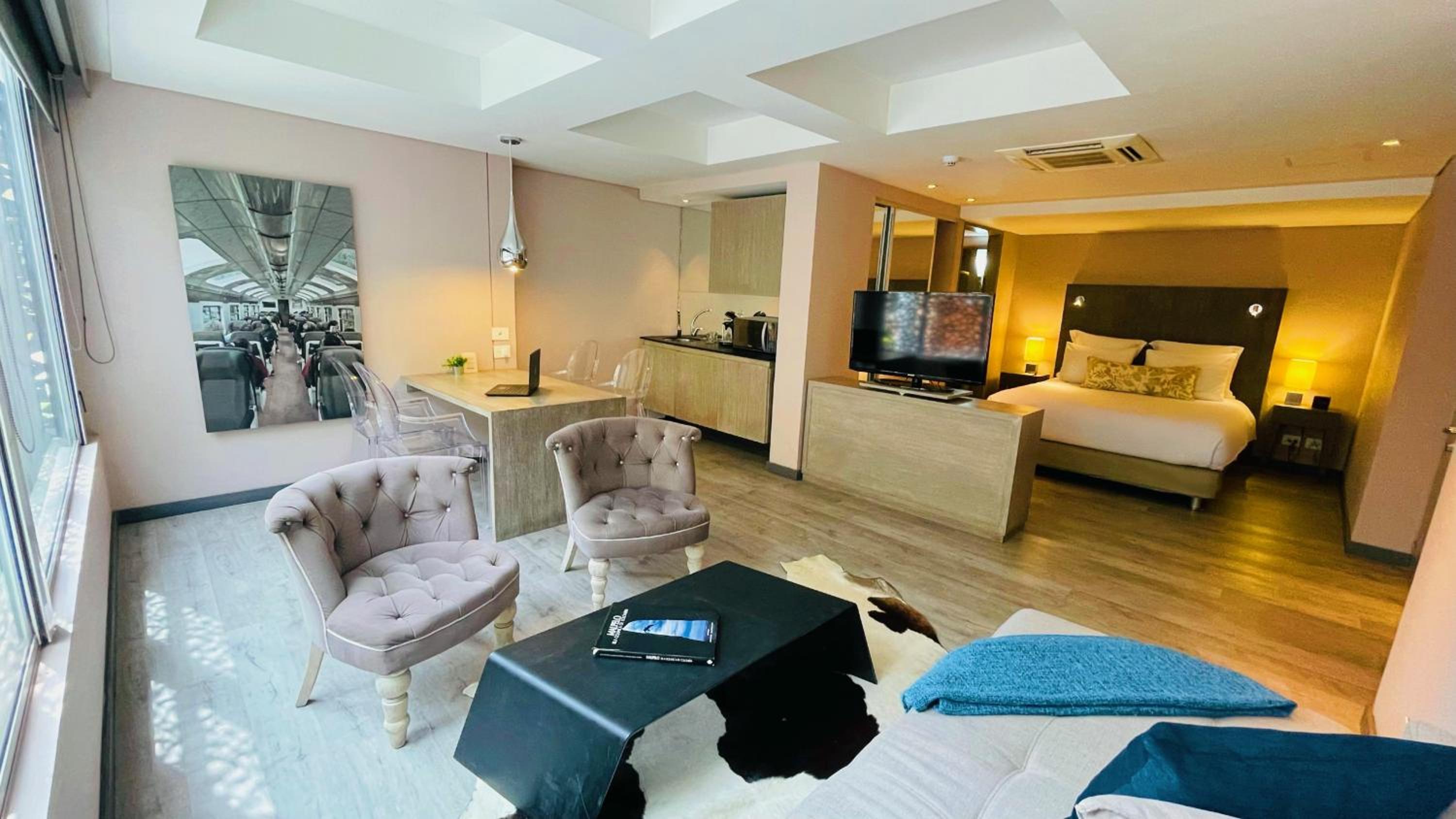 Queen Suite photo 2
