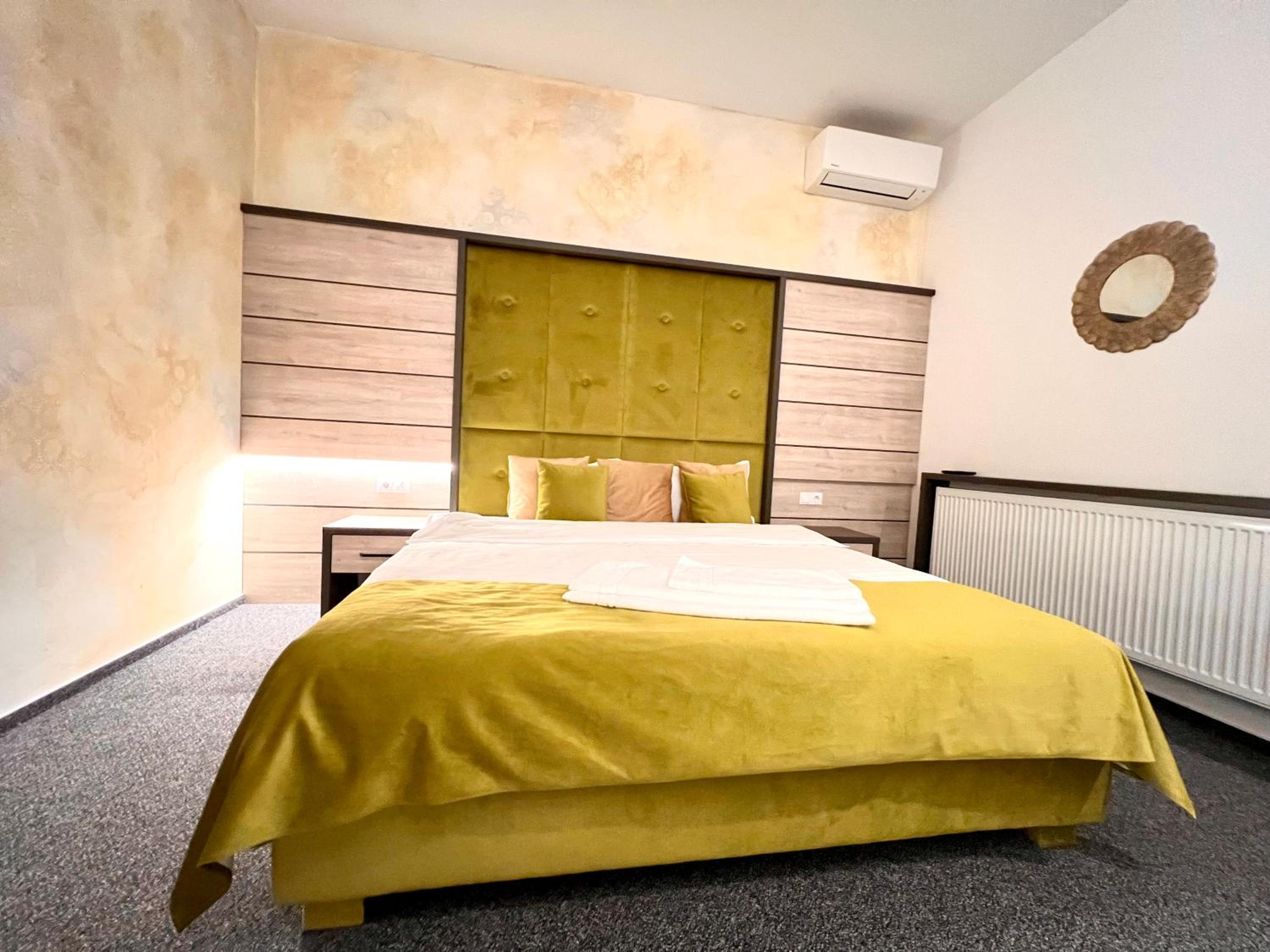 Superior King Room - Photo 16