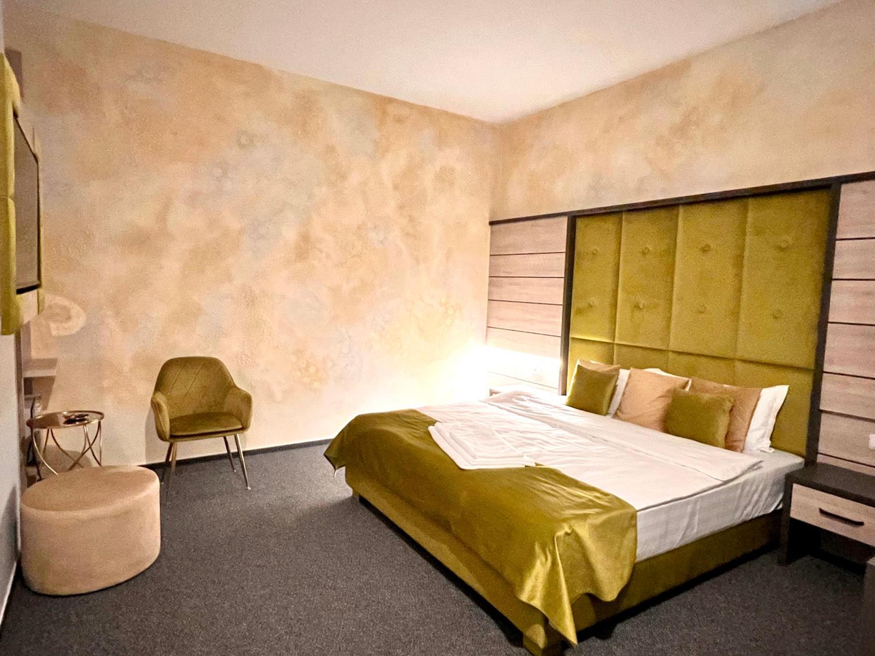 Superior King Room - Photo 17